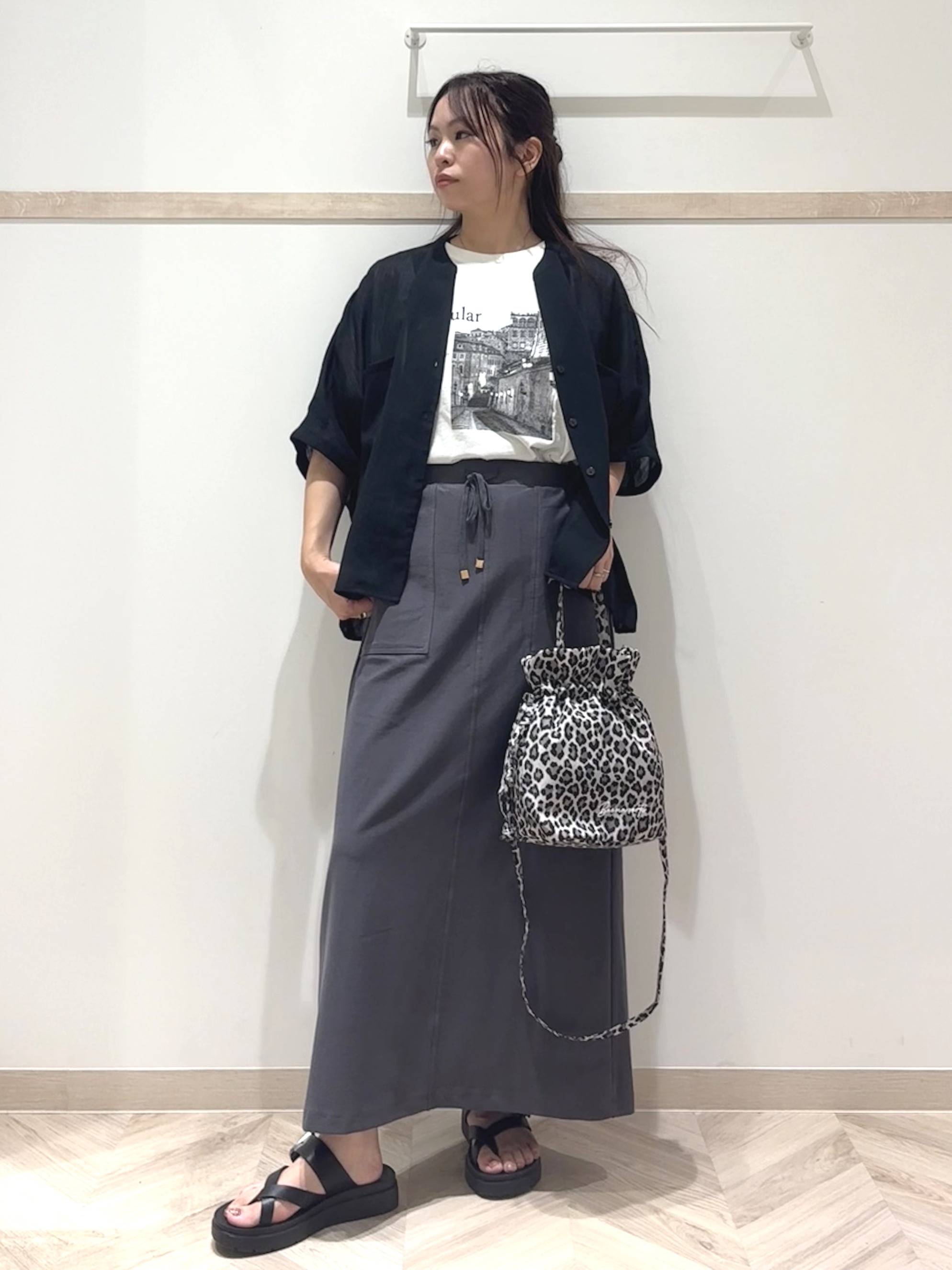 nanaさんの「SHOO･LA･RUE｜【洗濯機可/選べる6色】程よいシアー感が涼し気 ゆったりワッシャードルマンブラウス」を使ったコーディネート