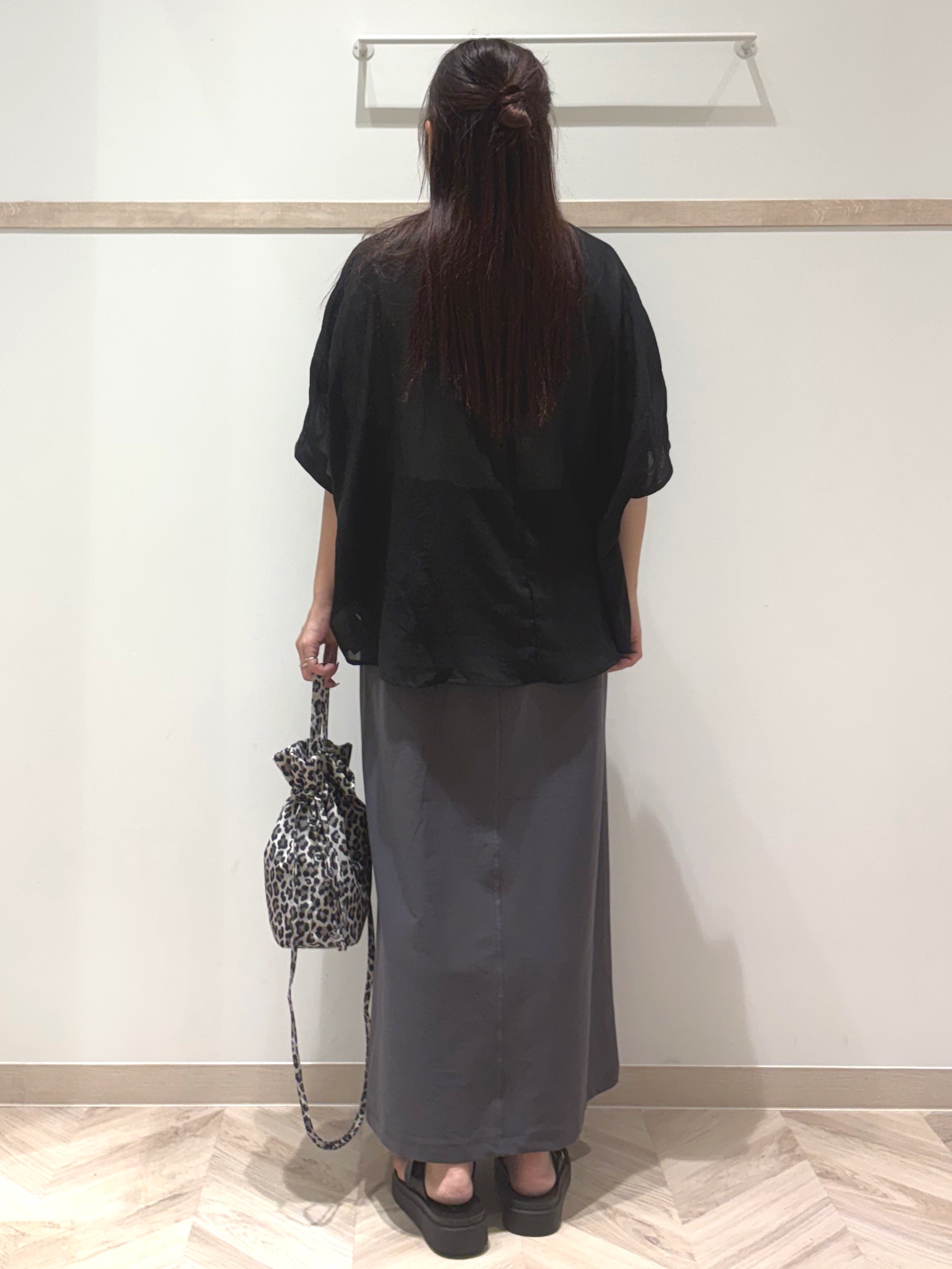 nanaさんの「SHOO･LA･RUE｜【洗濯機可/選べる6色】程よいシアー感が涼し気 ゆったりワッシャードルマンブラウス」を使ったコーディネート