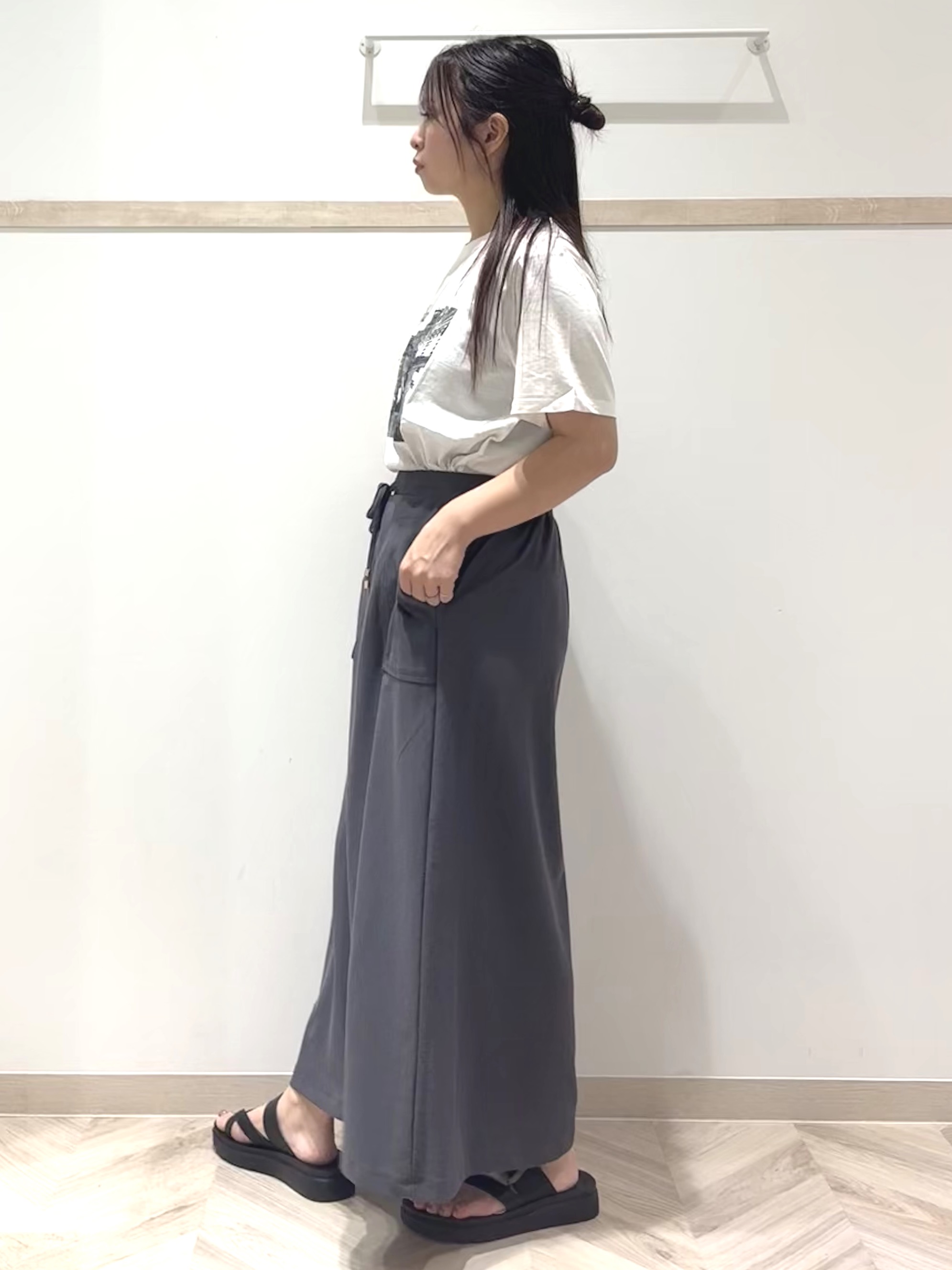 nanaさんの「SHOO･LA･RUE｜【洗濯機可/選べる6色】程よいシアー感が涼し気 ゆったりワッシャードルマンブラウス」を使ったコーディネート