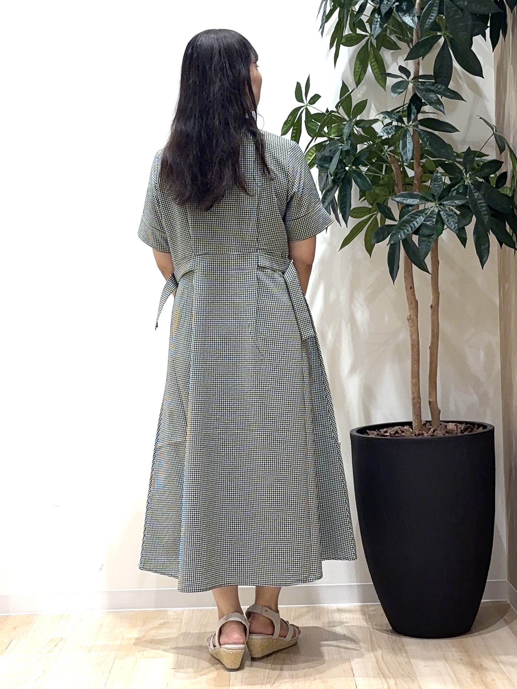 miraiさんの「grove｜【低身長さんも選べる着丈/UV・シワになりにくいetc】涼やかさも、きちんとも叶うワンピース」を使ったコーディネート