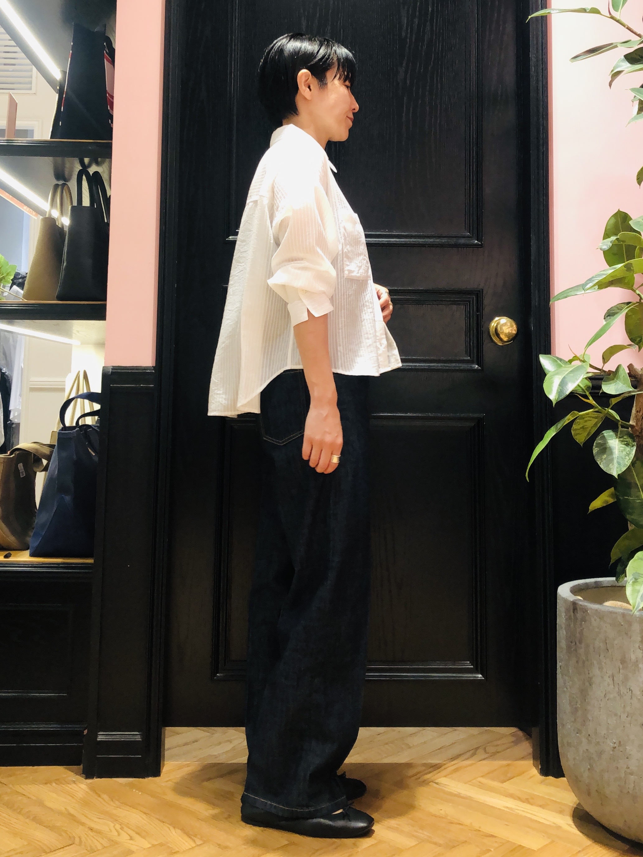 OGATAさんの「DRESSTERIOR｜◆シアーストライプクロップドシャツ」を使ったコーディネート