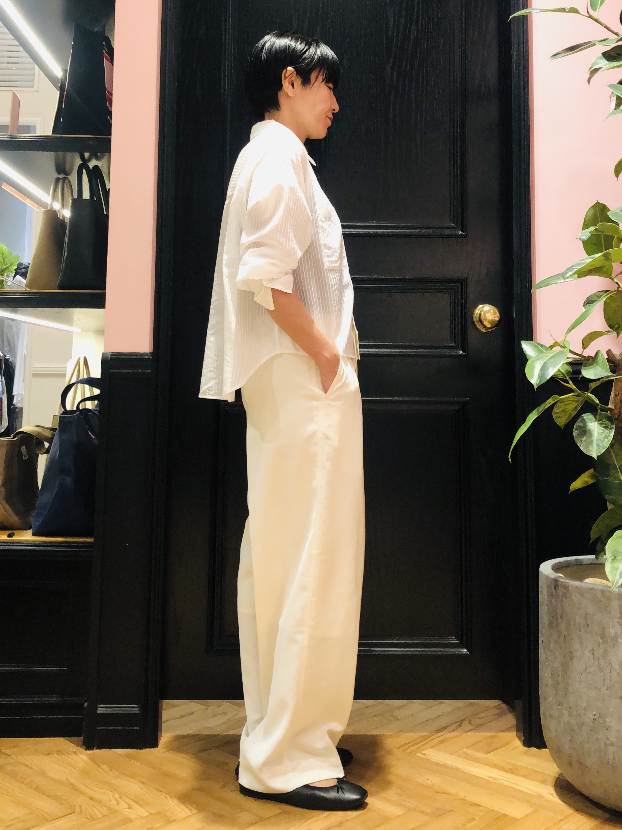 OGATAさんの「DRESSTERIOR｜◆シアーストライプクロップドシャツ」を使ったコーディネート