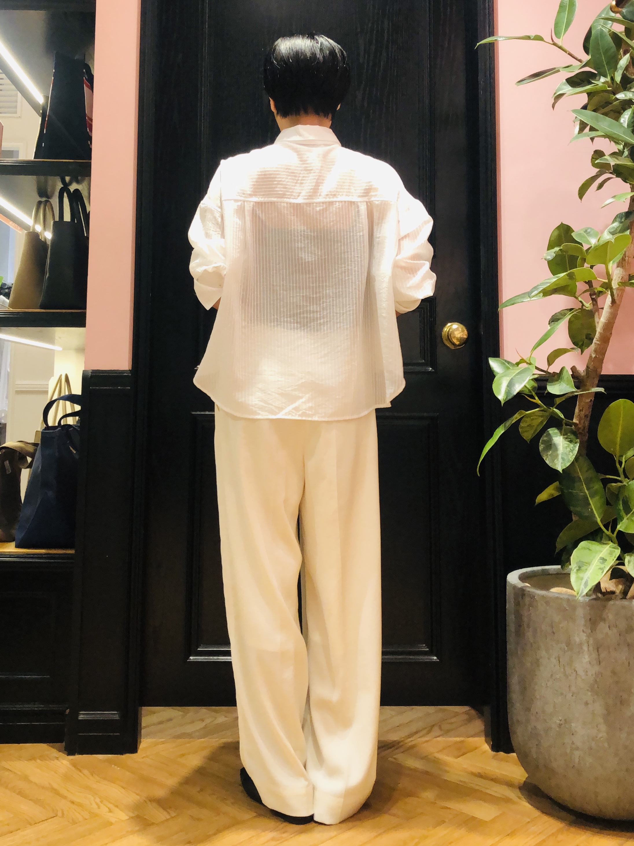 OGATAさんの「DRESSTERIOR｜◆シアーストライプクロップドシャツ」を使ったコーディネート