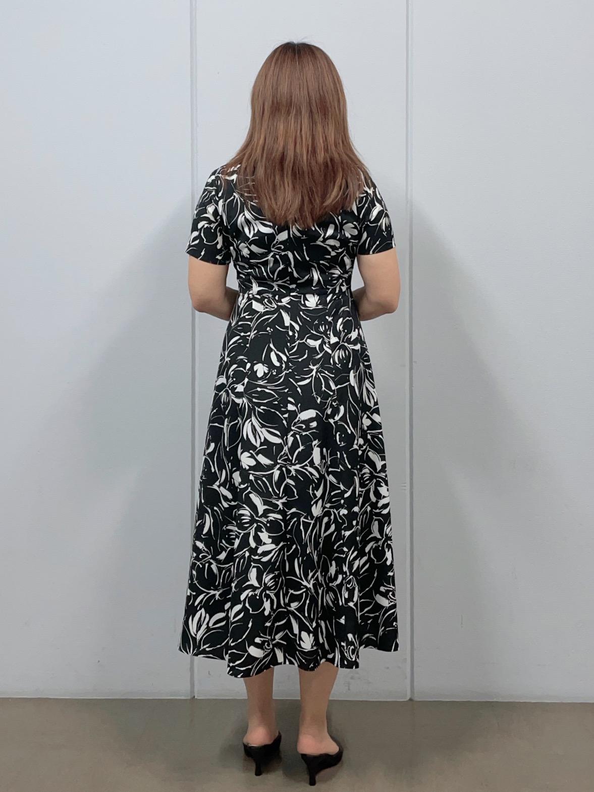 minoriさんの「COUP DE CHANCE｜【手洗い可／日本製】フラワープリントワンピース」を使ったコーディネート