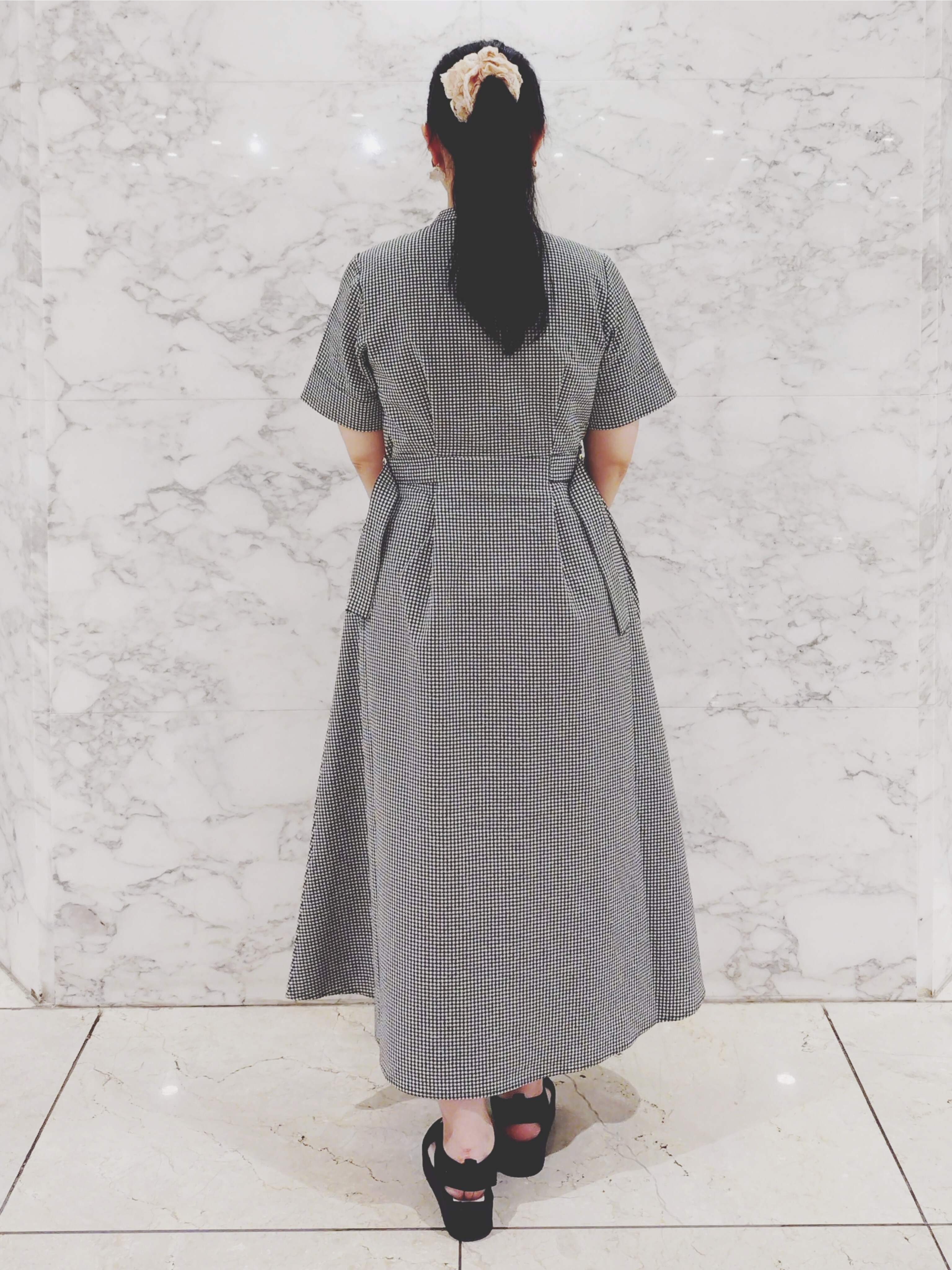 りゃまさんの「grove｜【低身長さんも選べる着丈/UV・シワになりにくいetc】涼やかさも、きちんとも叶うワンピース」を使ったコーディネート