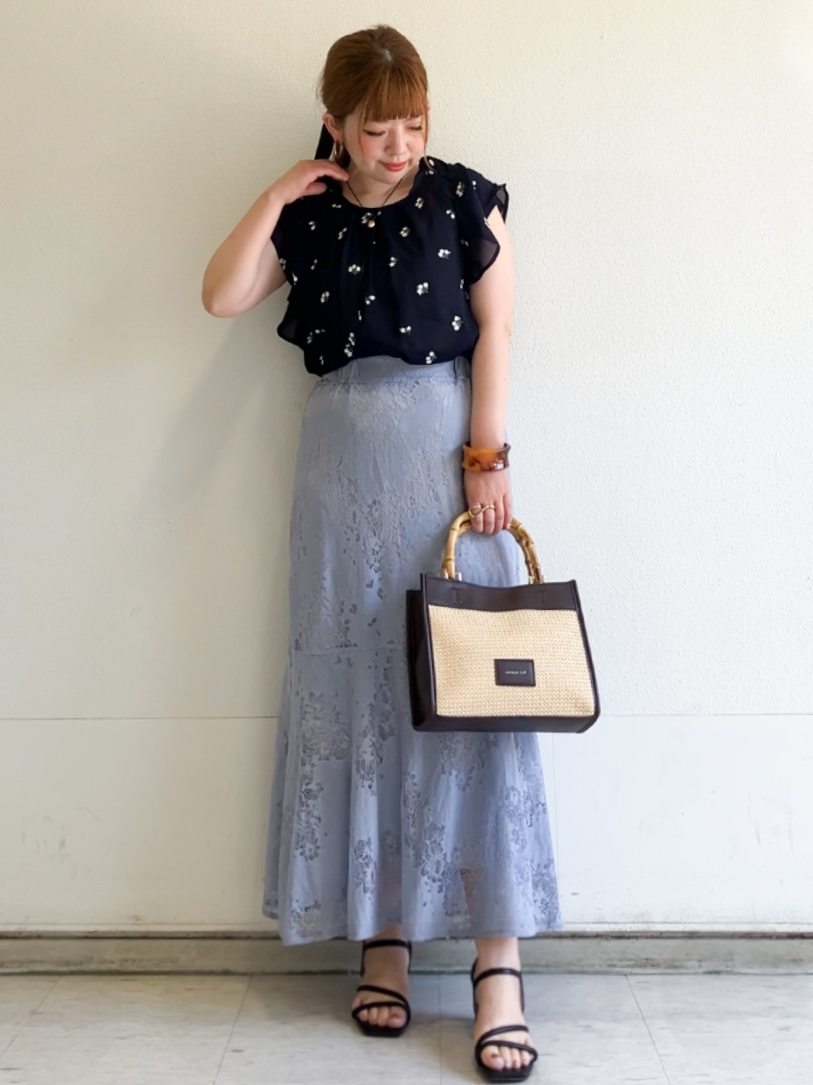 MIPPOさんの「index｜2wayフリルリボン刺繍ブラウス【洗濯機OK／イージーアイロン】」を使ったコーディネート