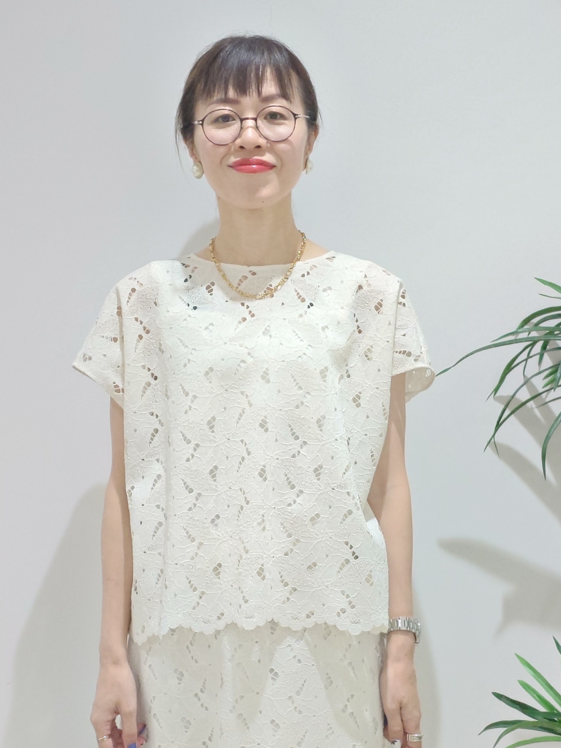 MUTSUKOさんの「UNTITLED｜【セットアップ可/品のある透け感】リーフレースブラウス」を使ったコーディネート