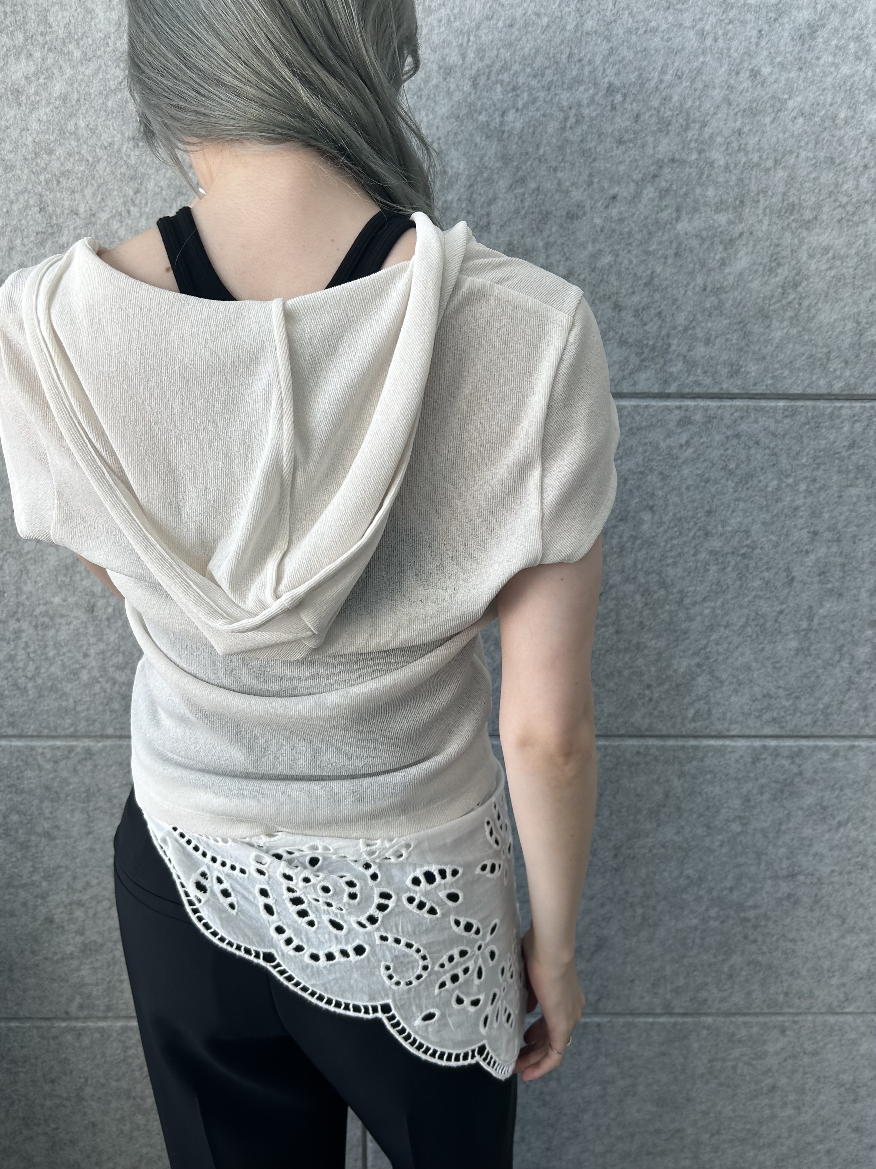 honoka Aさんの「CODE A｜soft button hood tee」を使ったコーディネート