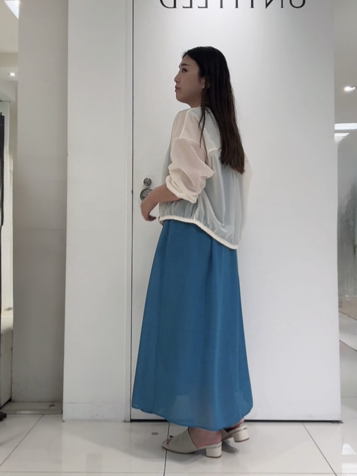 なかじさんの「UNTITLED｜【秋羽織り/ジップ】トリコットシアーブラウス」を使ったコーディネート