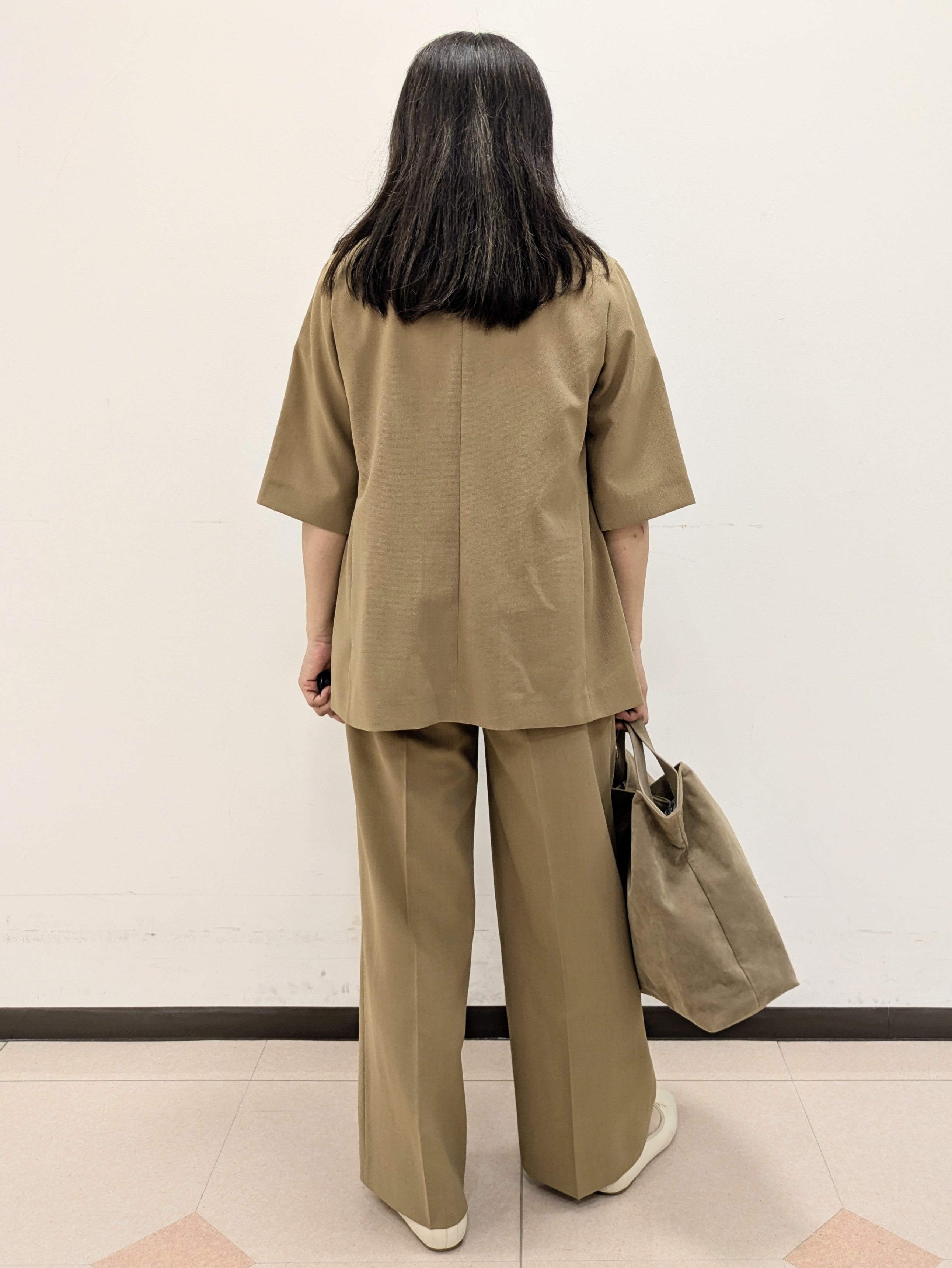 ともさんの「UNTITLED｜【秋の通勤羽織/セットアップ可/UVカット】エアリークール半袖ジャケット」を使ったコーディネート
