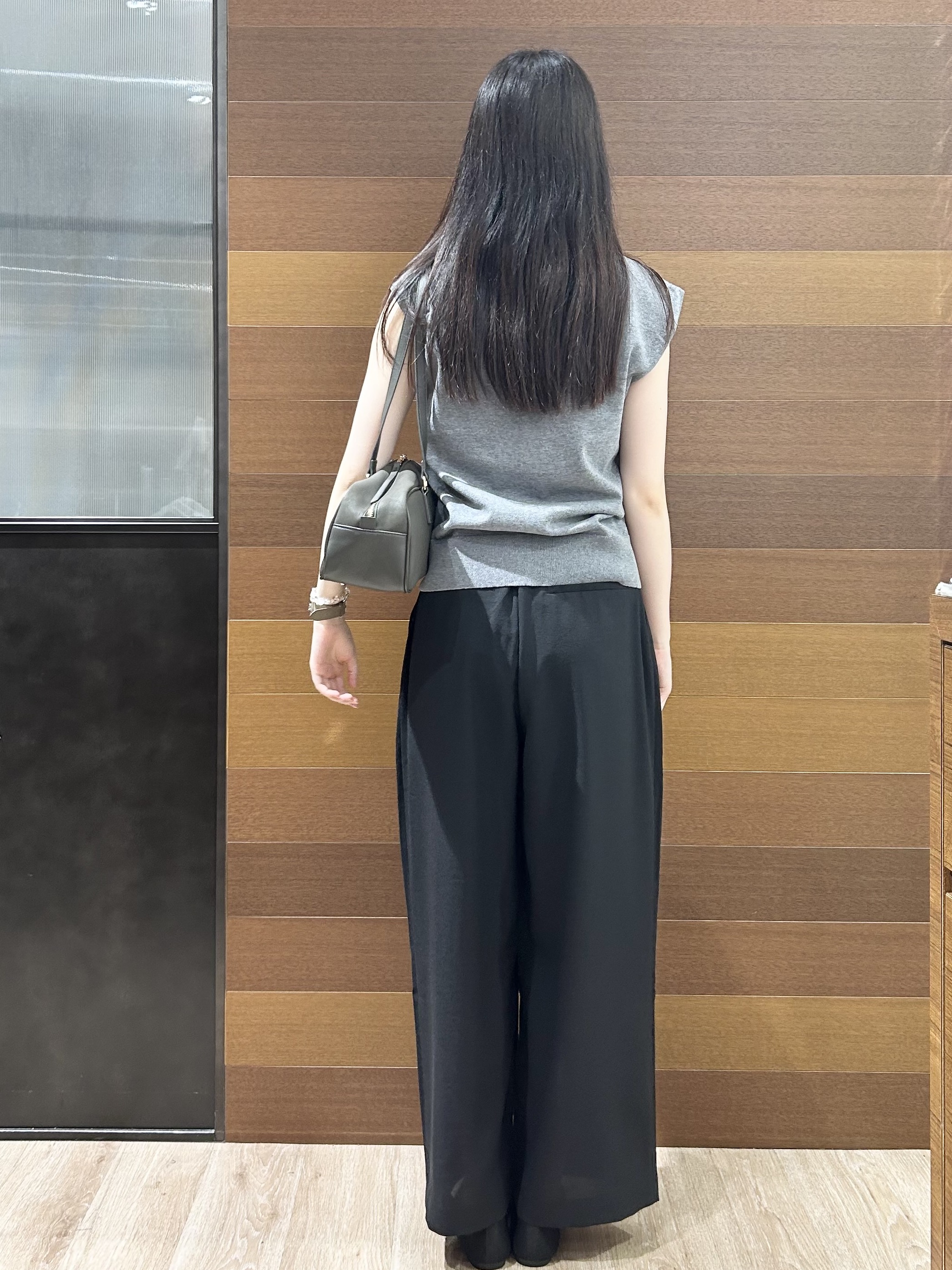 hinaさんの「OPAQUE.CLIP｜配色衿フレンチスリーブニット【洗濯機OK】」を使ったコーディネート