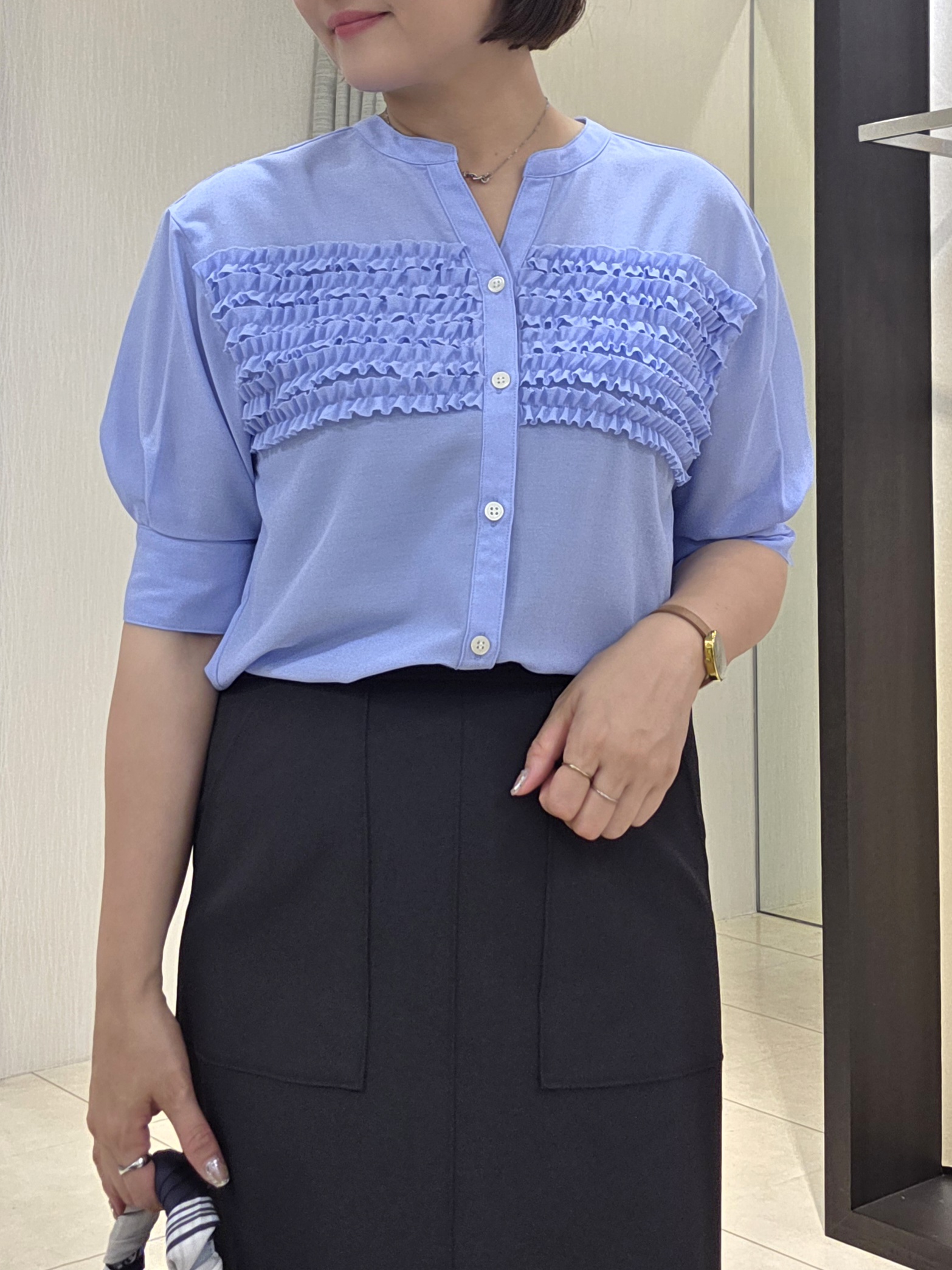 naokoさんの「UNTITLED｜【接触冷感/通気性/洗える】フロントフリルブラウス」を使ったコーディネート