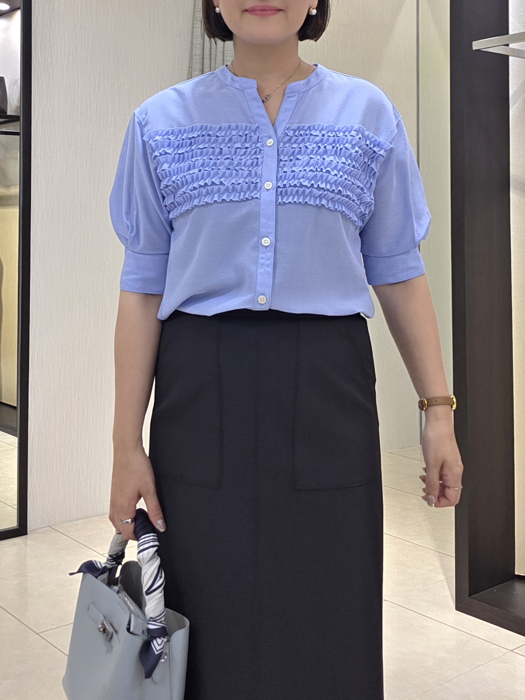 naokoさんの「UNTITLED｜【接触冷感/通気性/洗える】フロントフリルブラウス」を使ったコーディネート