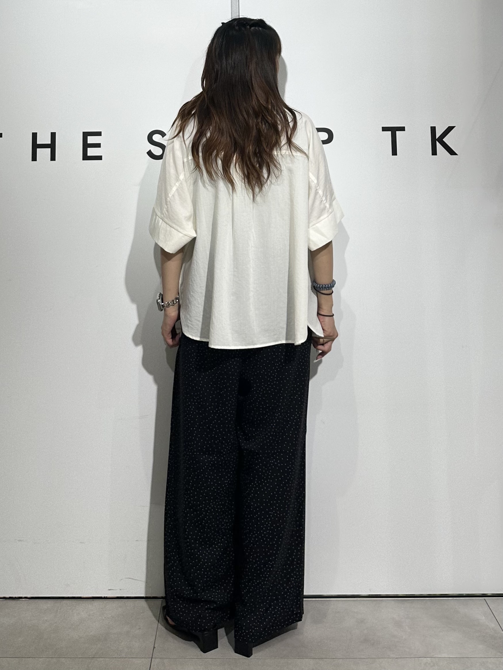 cottonさんの「THE SHOP TK｜【高レビュー/体型カバー】さらっと快適 ドルマン5分袖ブラウス」を使ったコーディネート
