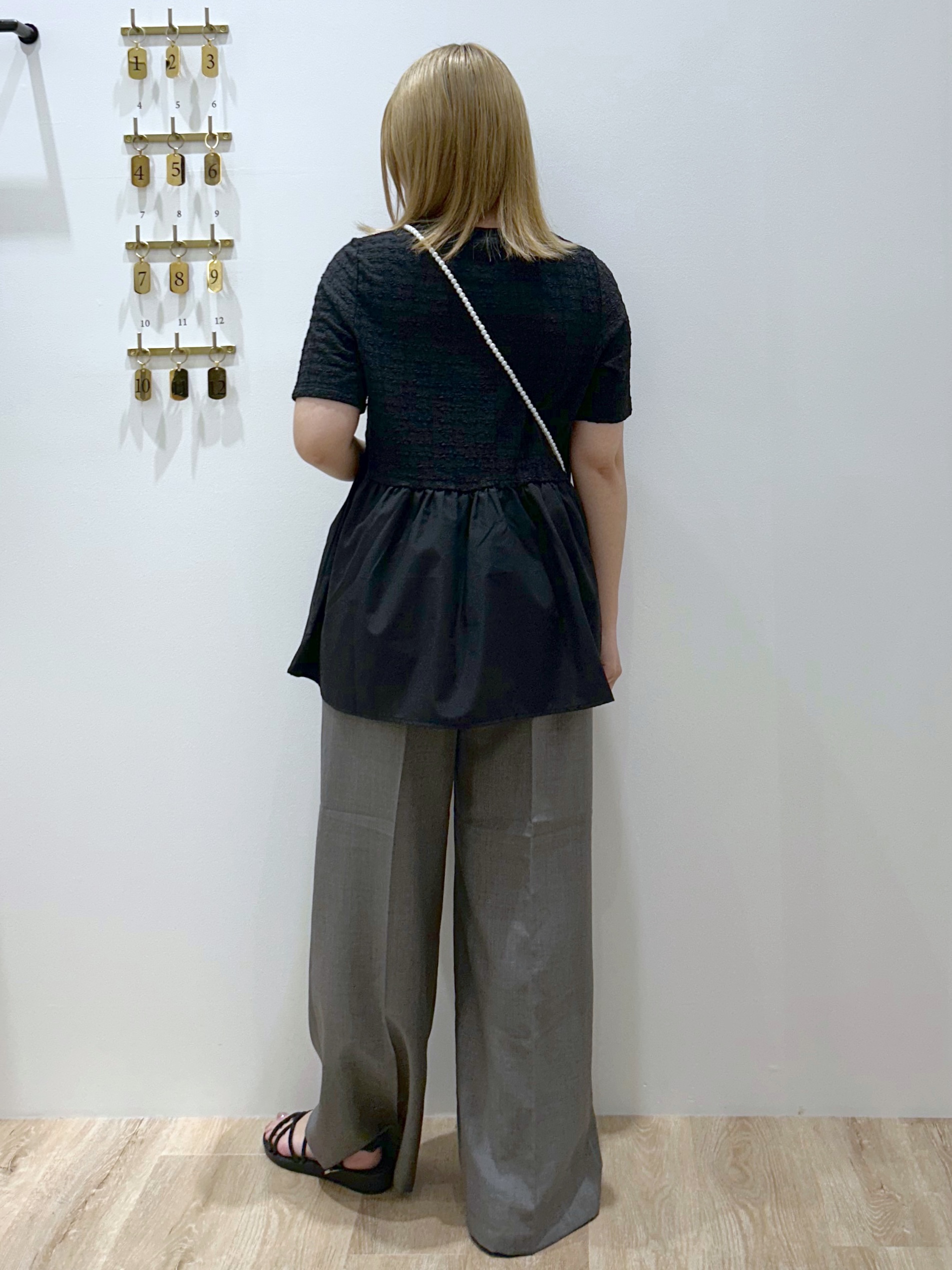 suzukaさんの「OPAQUE.CLIP｜ジャカードドッキング ペプラムカットソー【洗濯機OK】」を使ったコーディネート