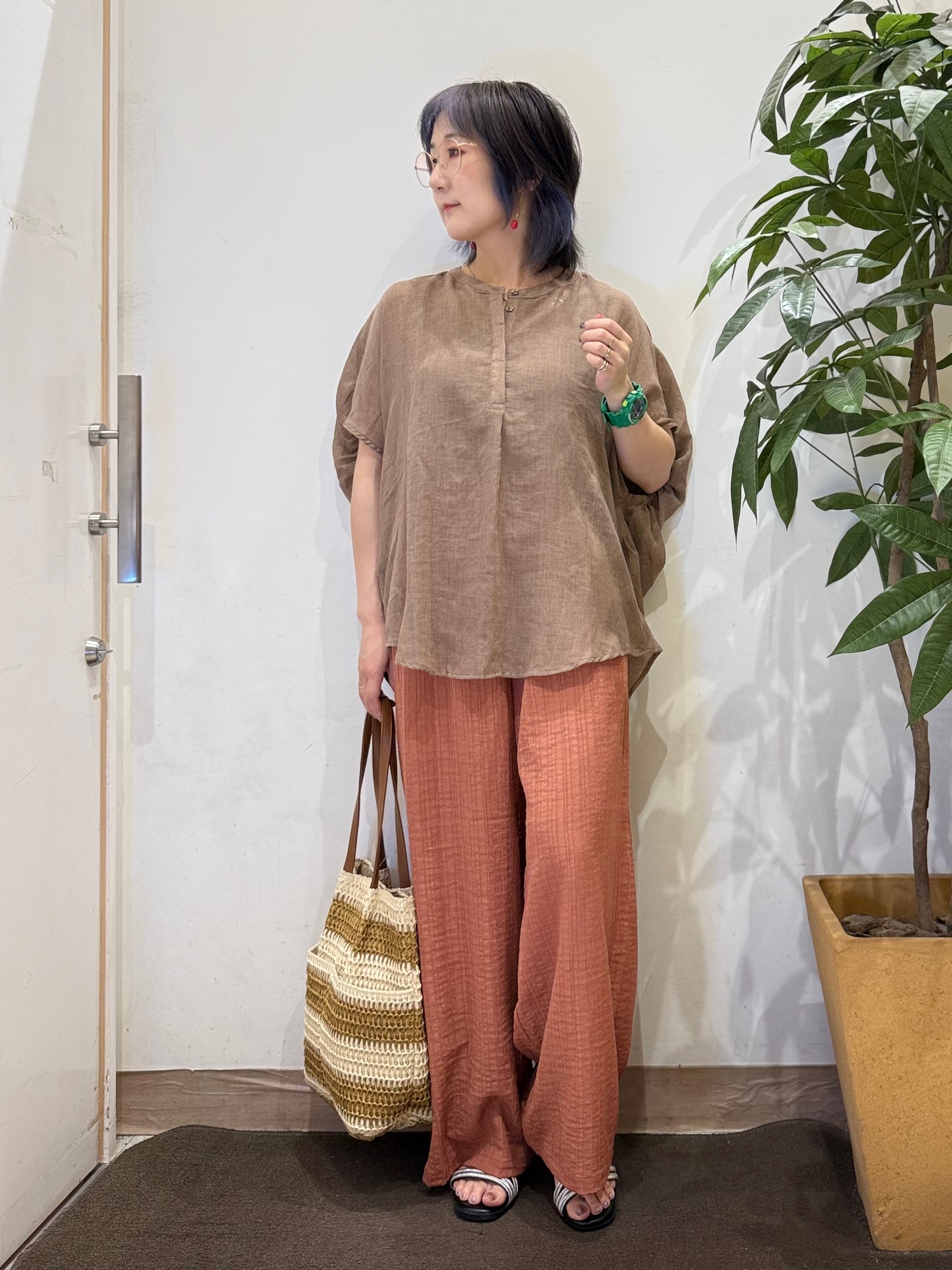 misakiさんの「SHOO･LA･RUE｜【体型カバー】バルーン風ゆるシャツブラウス」を使ったコーディネート