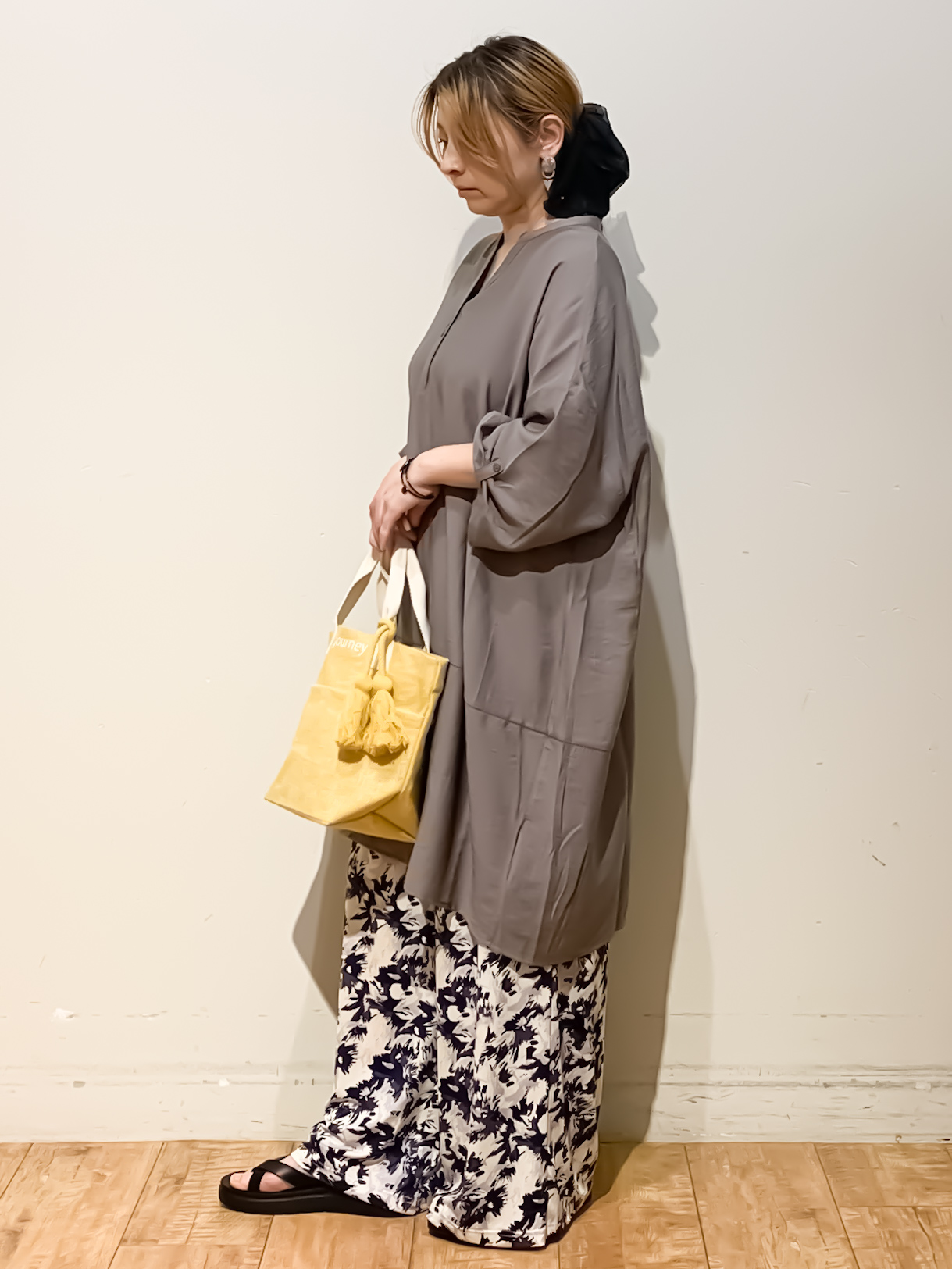 MEGさんの「SHOO･LA･RUE｜【S-LL/洗濯後しわになりにくい】ゆるっと体型カバー 7分袖コクーンチュニック」を使ったコーディネート