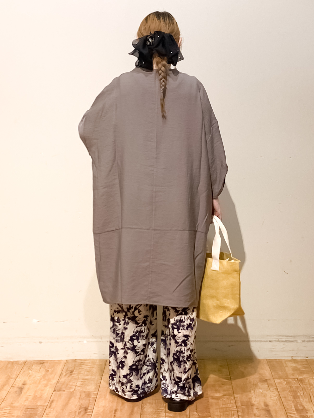 MEGさんの「SHOO･LA･RUE｜【S-LL/洗濯後しわになりにくい】ゆるっと体型カバー 7分袖コクーンチュニック」を使ったコーディネート