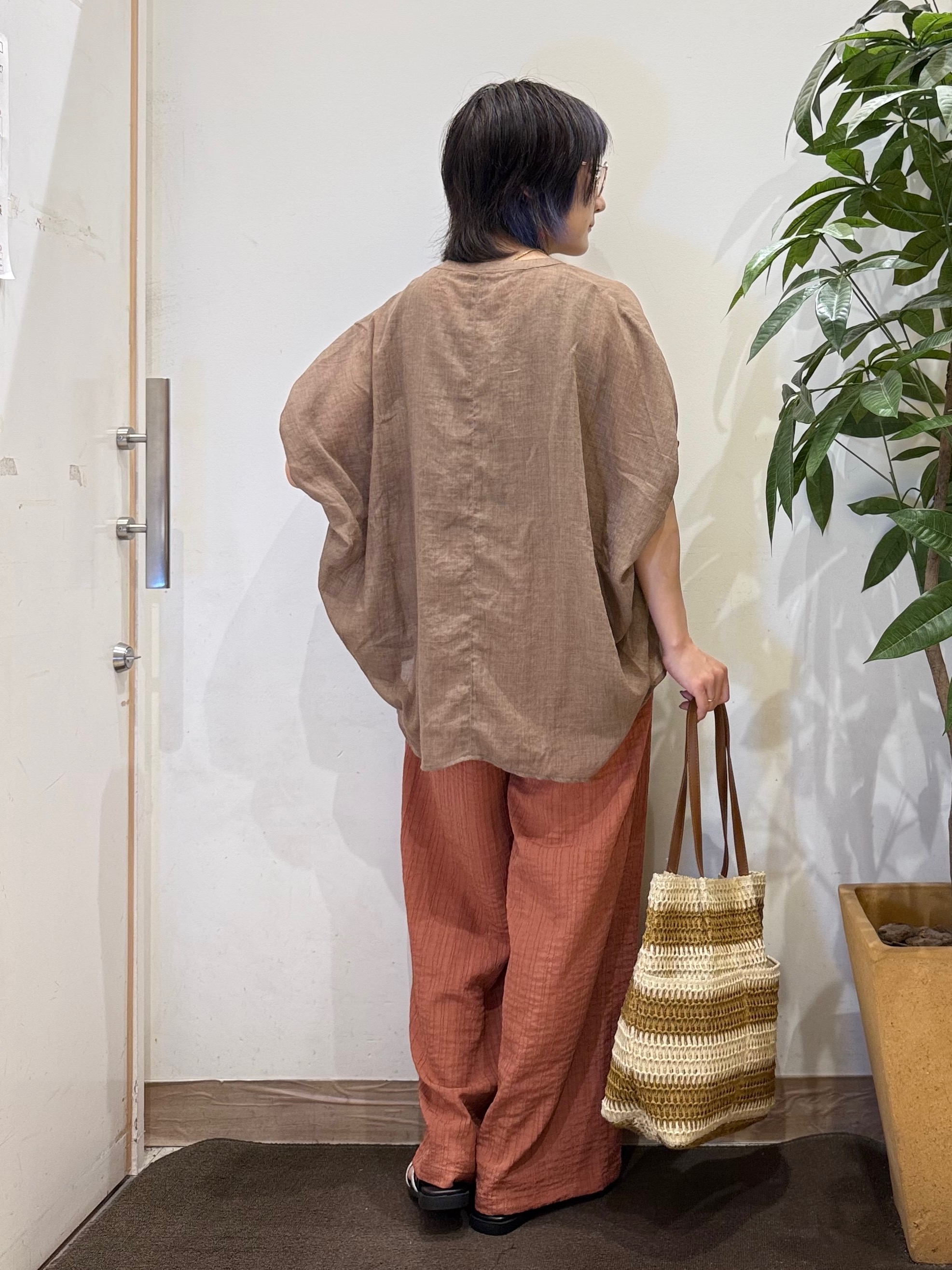 misakiさんの「SHOO･LA･RUE｜【体型カバー】バルーン風ゆるシャツブラウス」を使ったコーディネート