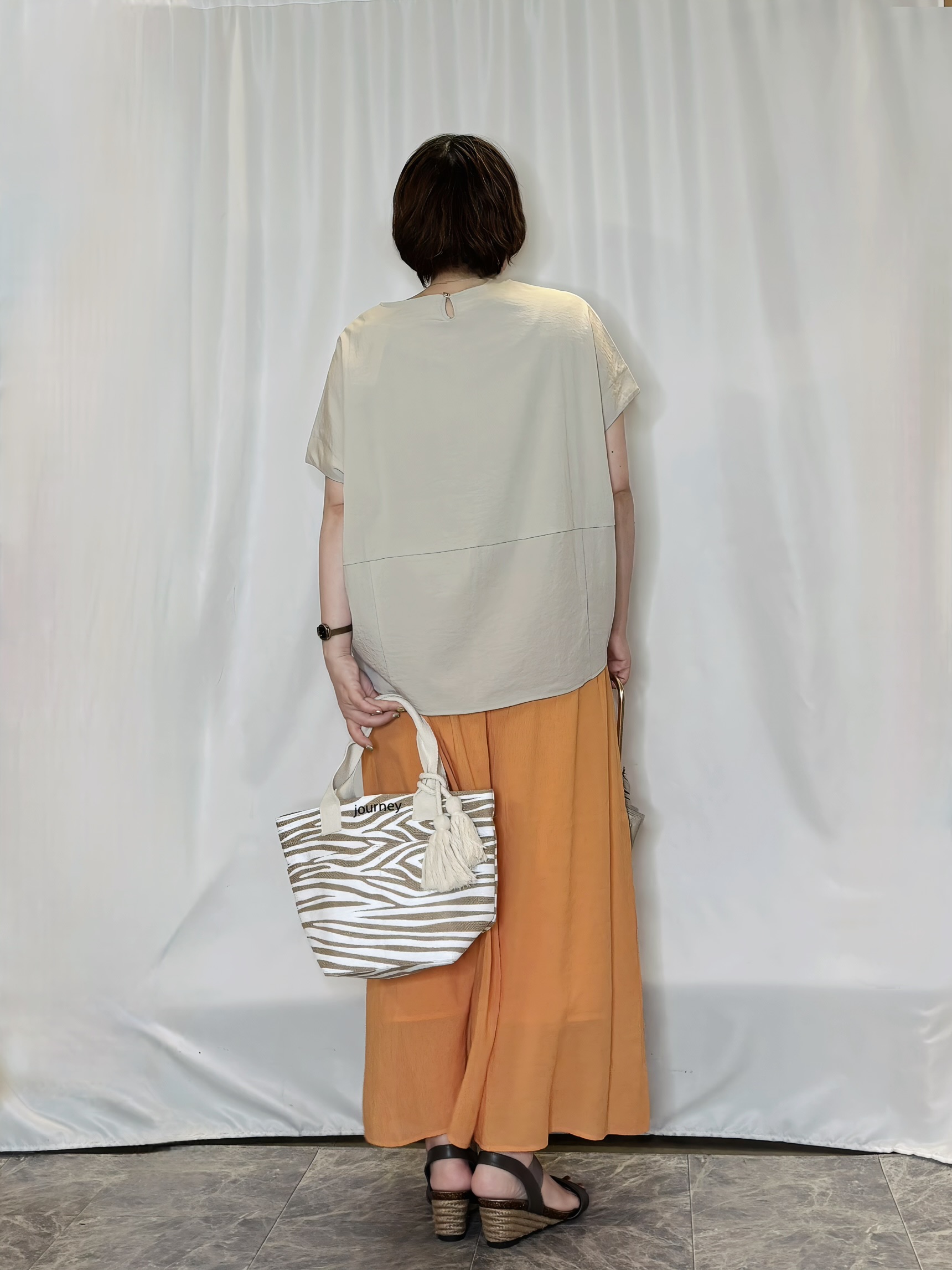たみさんの「SHOO･LA･RUE｜【洗濯機可/セットアップ可】軽凛(かろりん) シンプル上品 切替コクーントップス」を使ったコーディネート