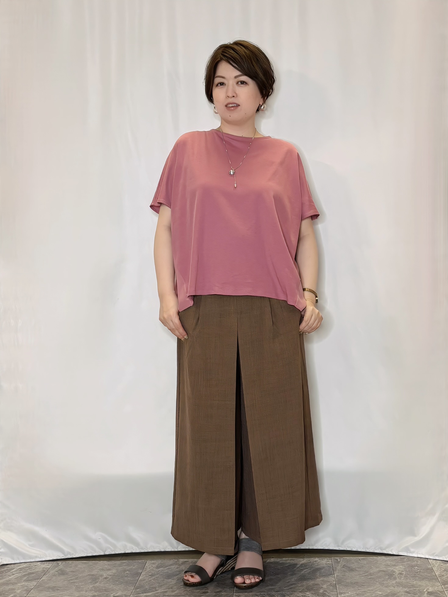 たみさんの「SHOO･LA･RUE｜【体型カバー/S-LL】後ろ姿も映える 異素材ドッキングトップス」を使ったコーディネート