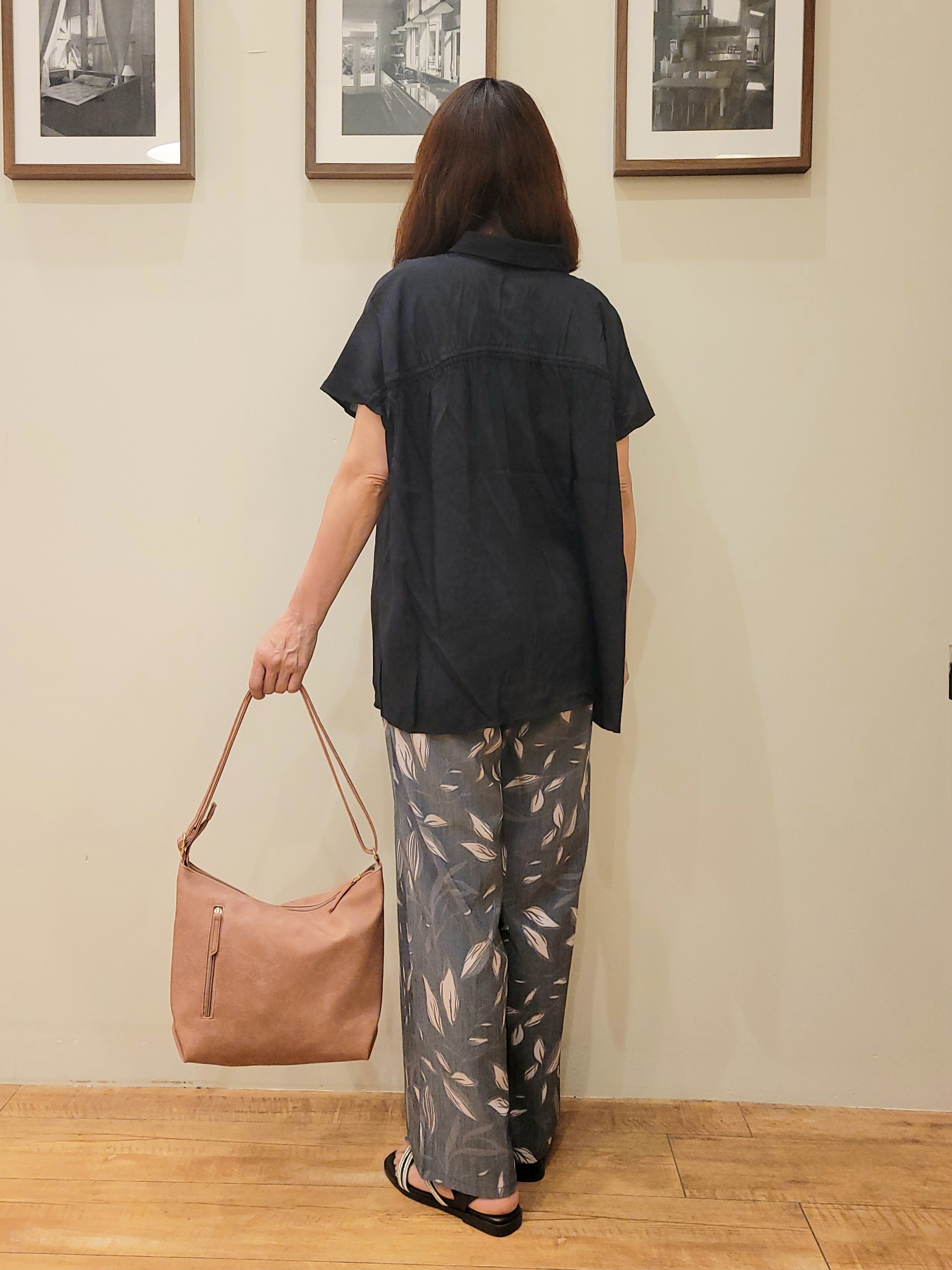 ユウさんの「SHOO･LA･RUE｜【UV/洗濯機可】ほんのりシアーで上品な バックギャザーブラウス」を使ったコーディネート