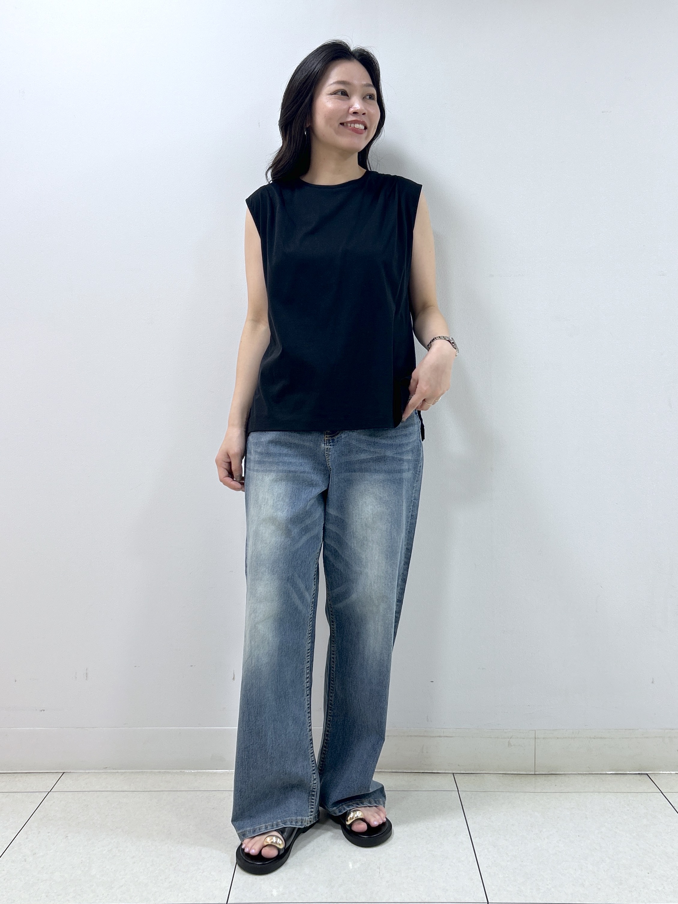 Kaiさんの「Dessin｜【接触冷感/UVカット】美光沢ノースリーブカットソー」を使ったコーディネート