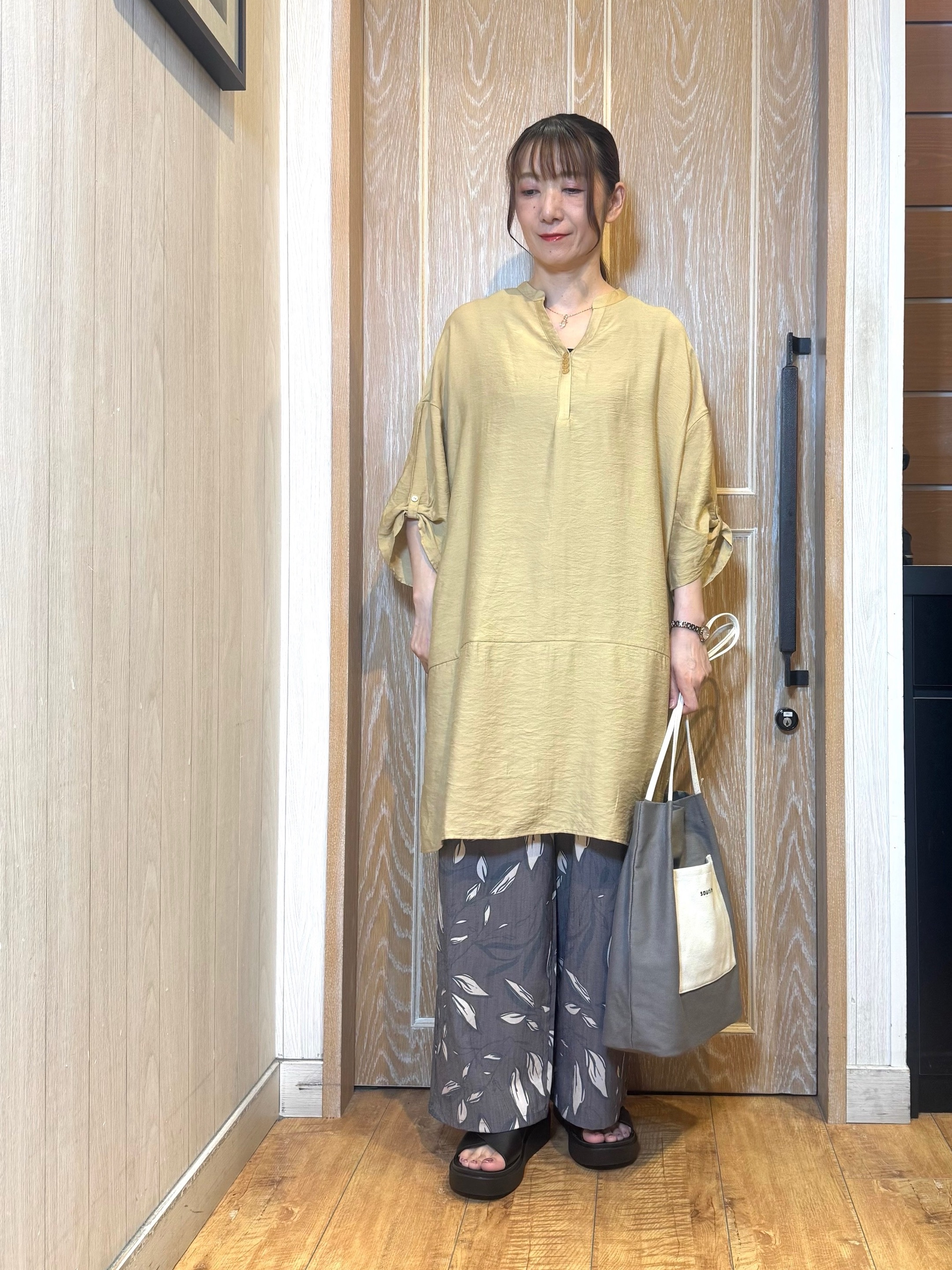 KAORIさんの「SHOO･LA･RUE｜【S-LL/洗濯後しわになりにくい】ゆるっと体型カバー 7分袖コクーンチュニック」を使ったコーディネート