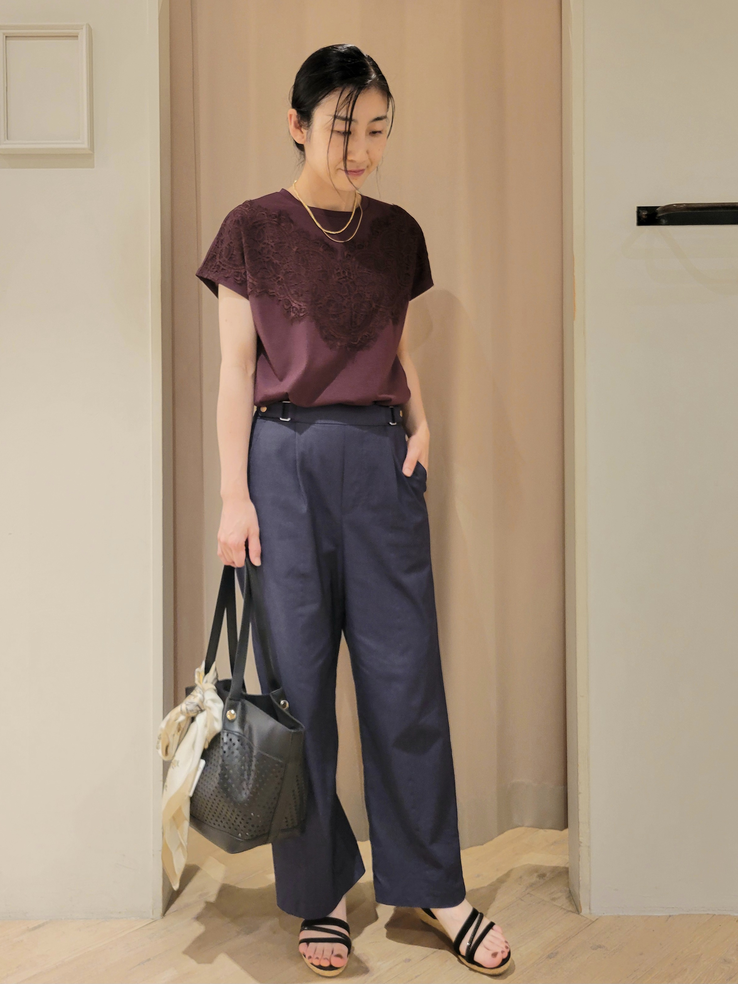 いそさんの「grove｜【持続冷感/SET UP可】ひんやりポンチシリーズ／フロントレースドルマンカットソー」を使ったコーディネート