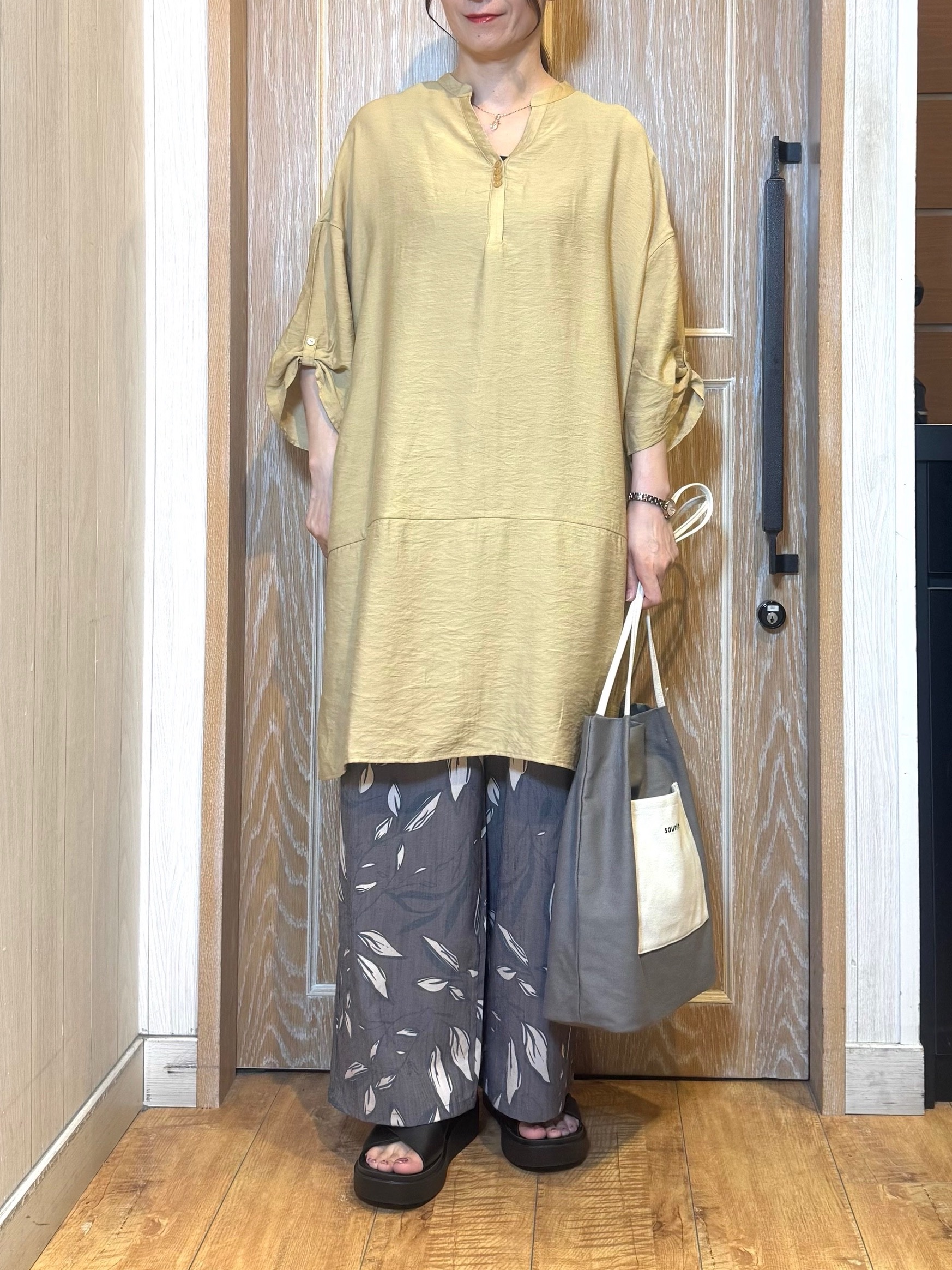 KAORIさんの「SHOO･LA･RUE｜【S-LL/洗濯後しわになりにくい】ゆるっと体型カバー 7分袖コクーンチュニック」を使ったコーディネート
