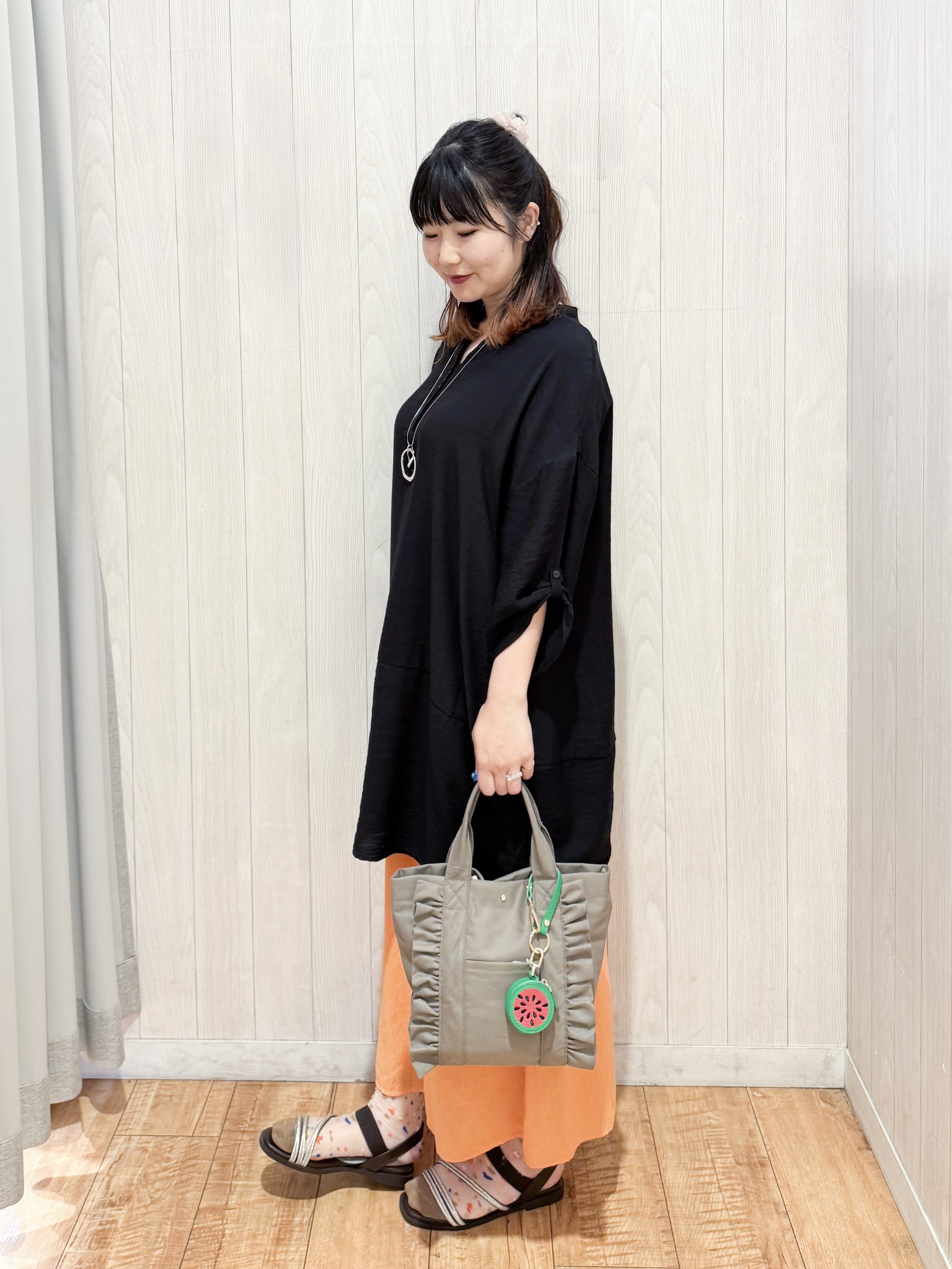愛さんの「SHOO･LA･RUE｜【S-LL/洗濯後しわになりにくい】ゆるっと体型カバー 7分袖コクーンチュニック」を使ったコーディネート