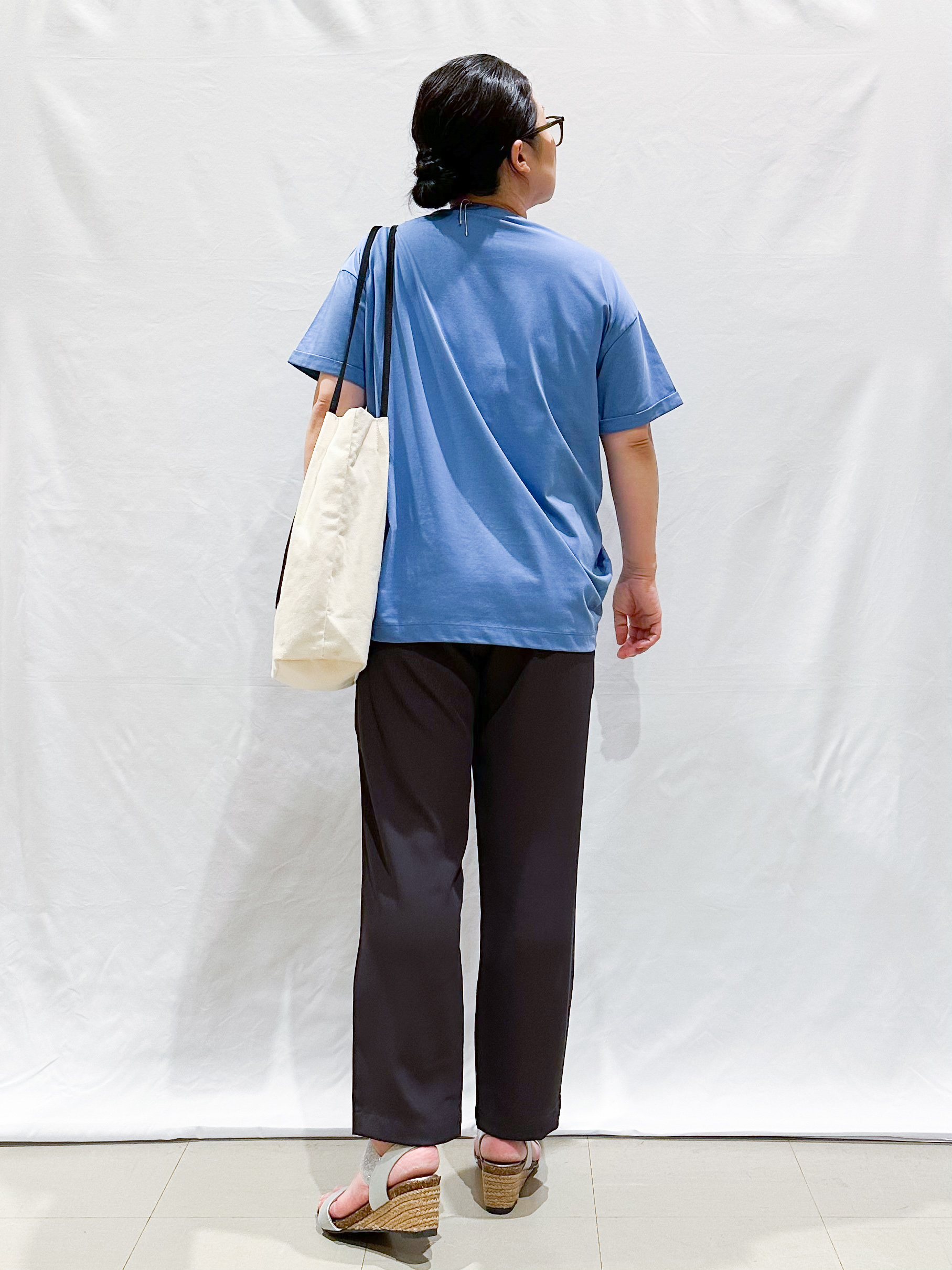 umeさんの「SHOO･LA･RUE｜【体型カバー/S-LL/洗濯機可】インせず決まる フロントタックデザインTシャツ」を使ったコーディネート