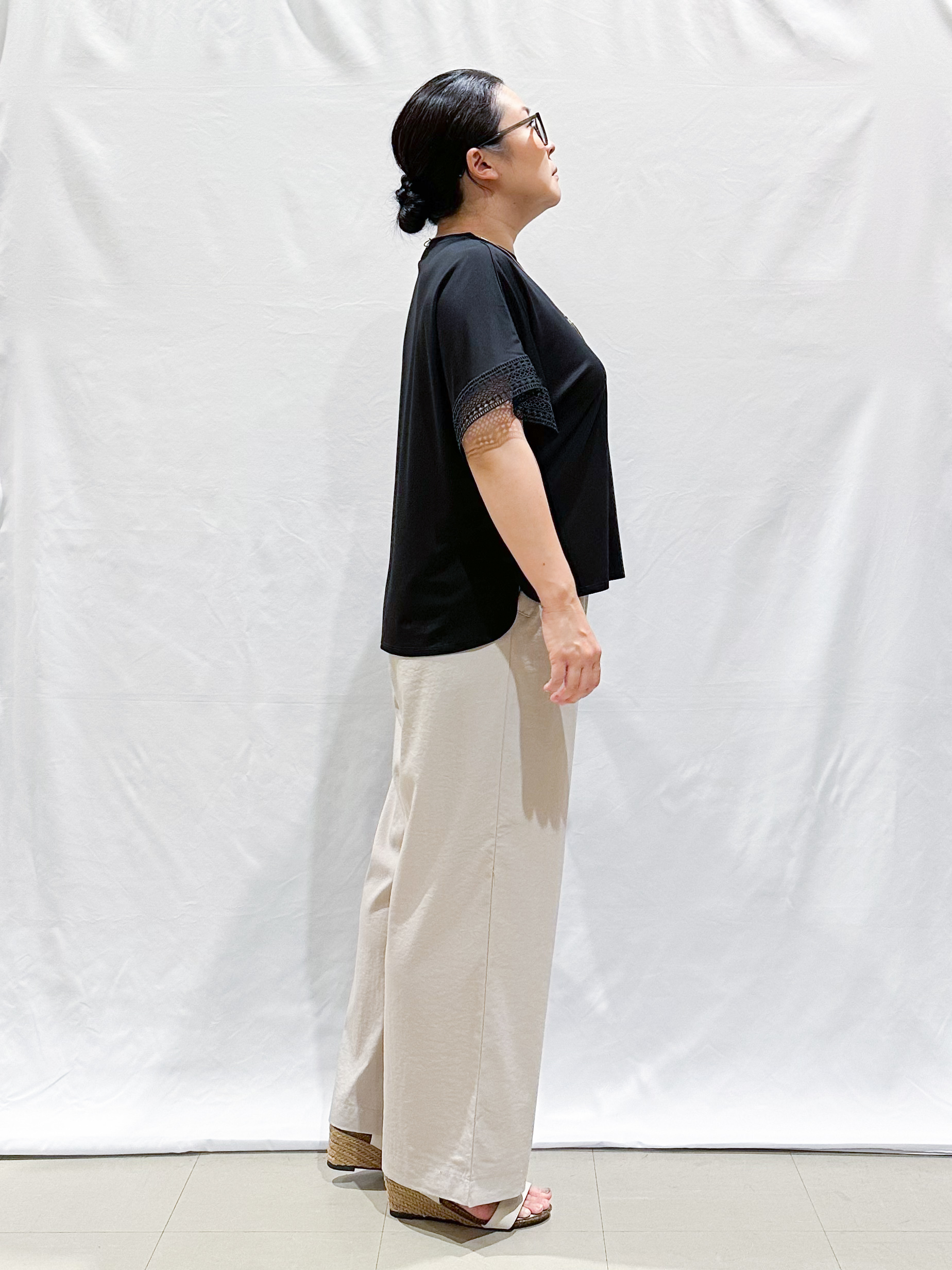 umeさんの「SHOO･LA･RUE｜【UV/洗濯機可/体型カバー】ヒップ周りが隠せる お袖レースTシャツ」を使ったコーディネート