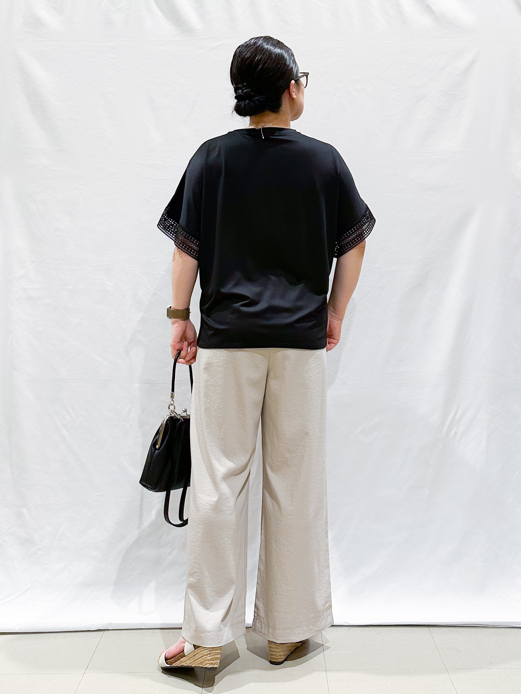 umeさんの「SHOO･LA･RUE｜【UV/洗濯機可/体型カバー】ヒップ周りが隠せる お袖レースTシャツ」を使ったコーディネート