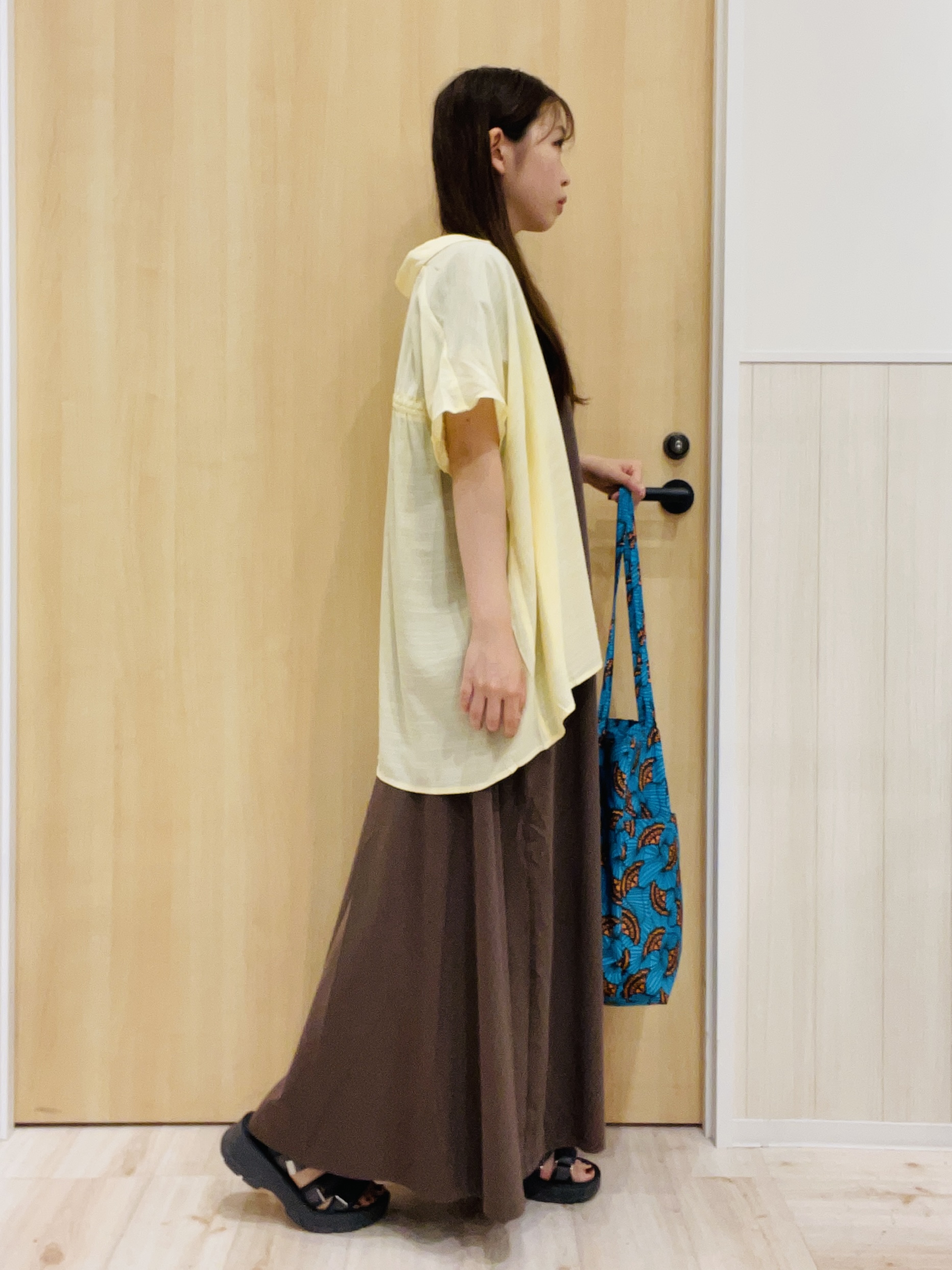 minamiさんの「SHOO･LA･RUE｜【UV/洗濯機可】ほんのりシアーで上品な バックギャザーブラウス」を使ったコーディネート