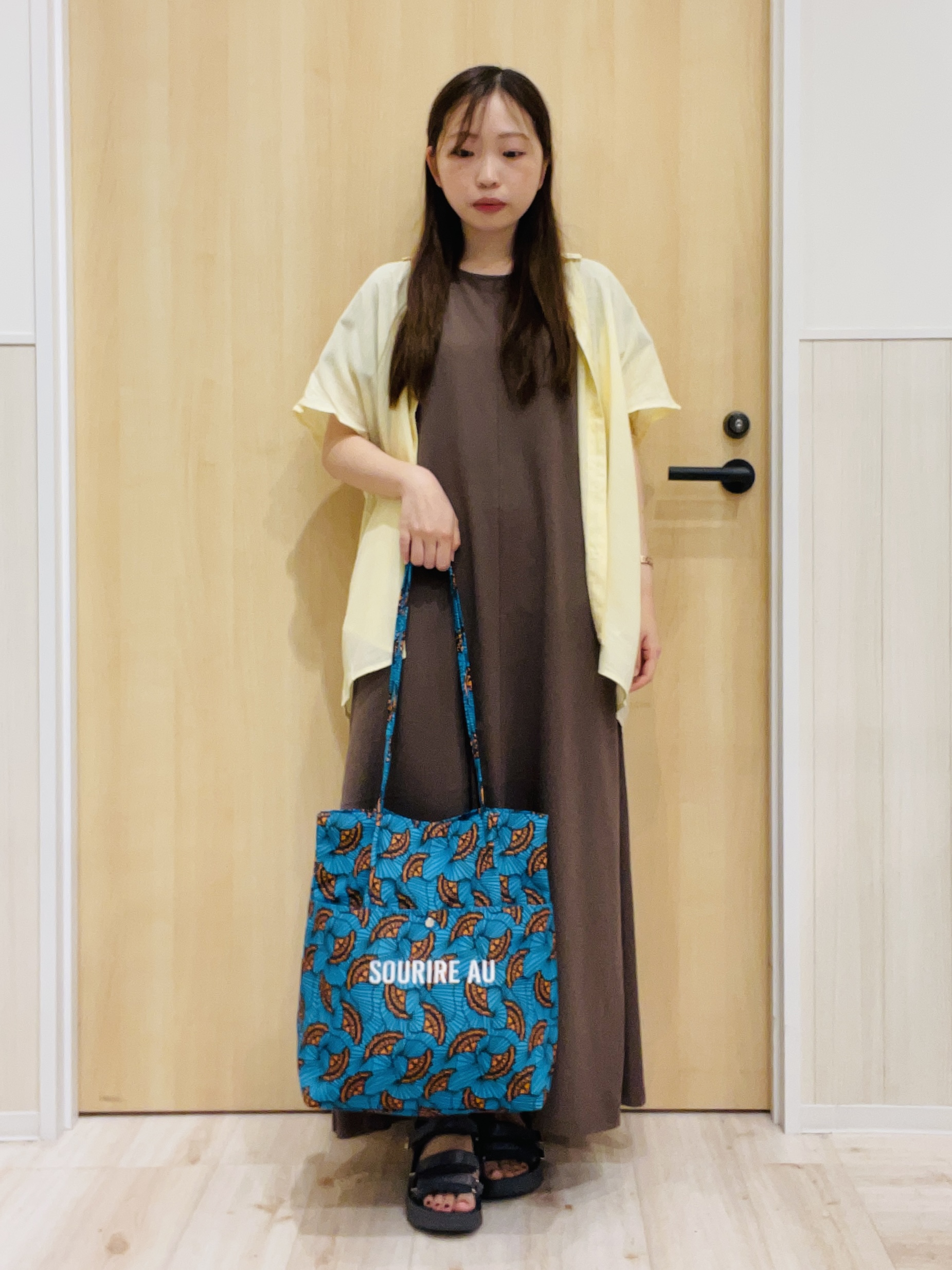 minamiさんの「SHOO･LA･RUE｜【UV/洗濯機可】ほんのりシアーで上品な バックギャザーブラウス」を使ったコーディネート
