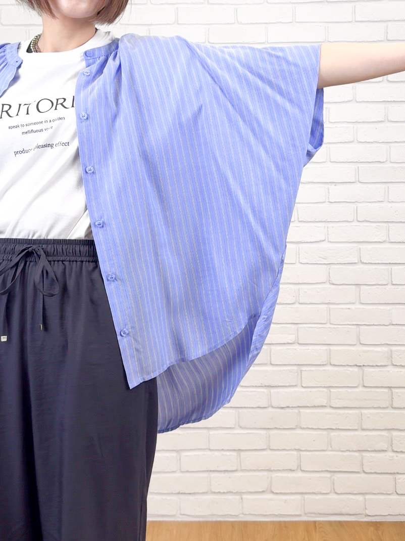 𝐜𝐡𝐢𝐤𝐚さんの「SHOO･LA･RUE｜【洗濯機可/体型カバー】二の腕隠れる ゆるっとドルマンバンドカラーシャツ」を使ったコーディネート