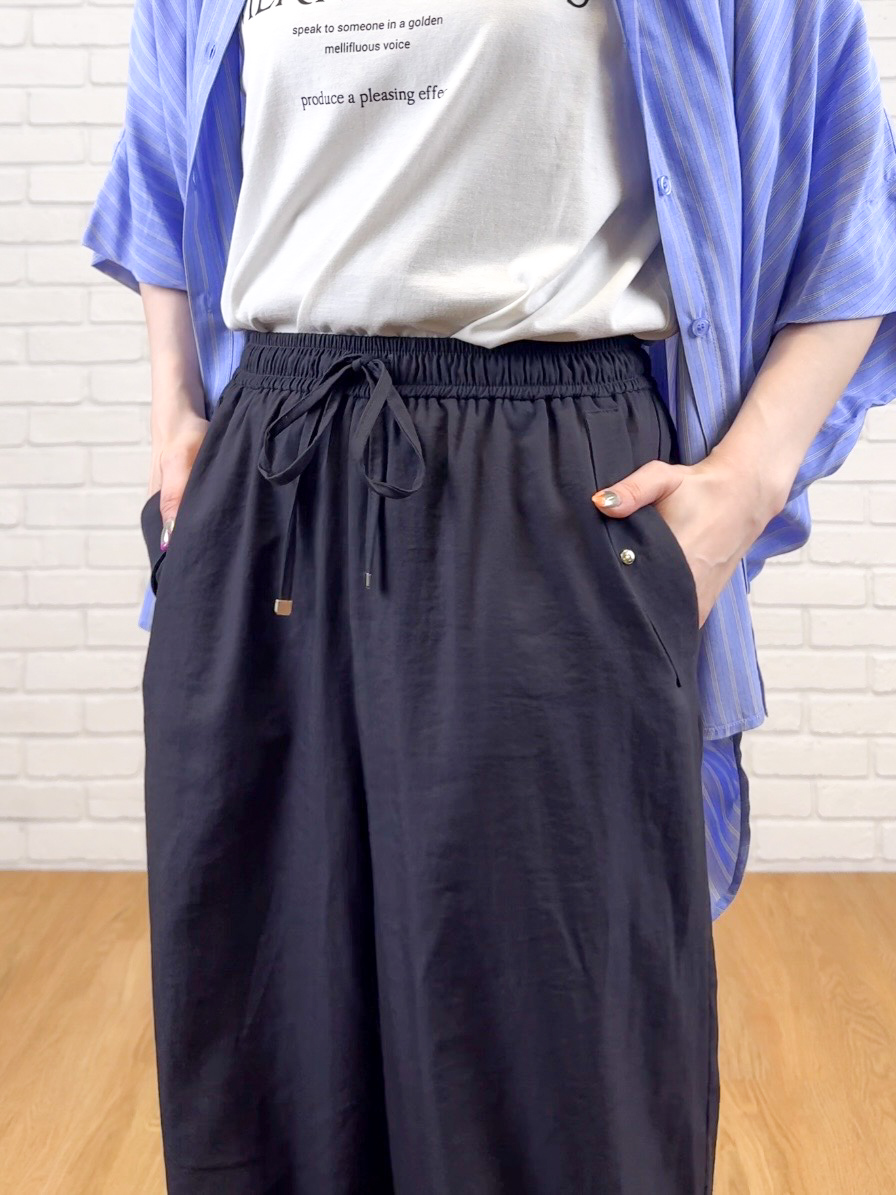 𝐜𝐡𝐢𝐤𝐚さんの「SHOO･LA･RUE｜【洗濯機可/体型カバー】二の腕隠れる ゆるっとドルマンバンドカラーシャツ」を使ったコーディネート