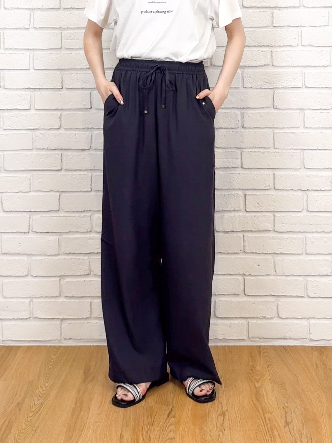 𝐜𝐡𝐢𝐤𝐚さんの「SHOO･LA･RUE｜【洗濯機可/体型カバー】二の腕隠れる ゆるっとドルマンバンドカラーシャツ」を使ったコーディネート