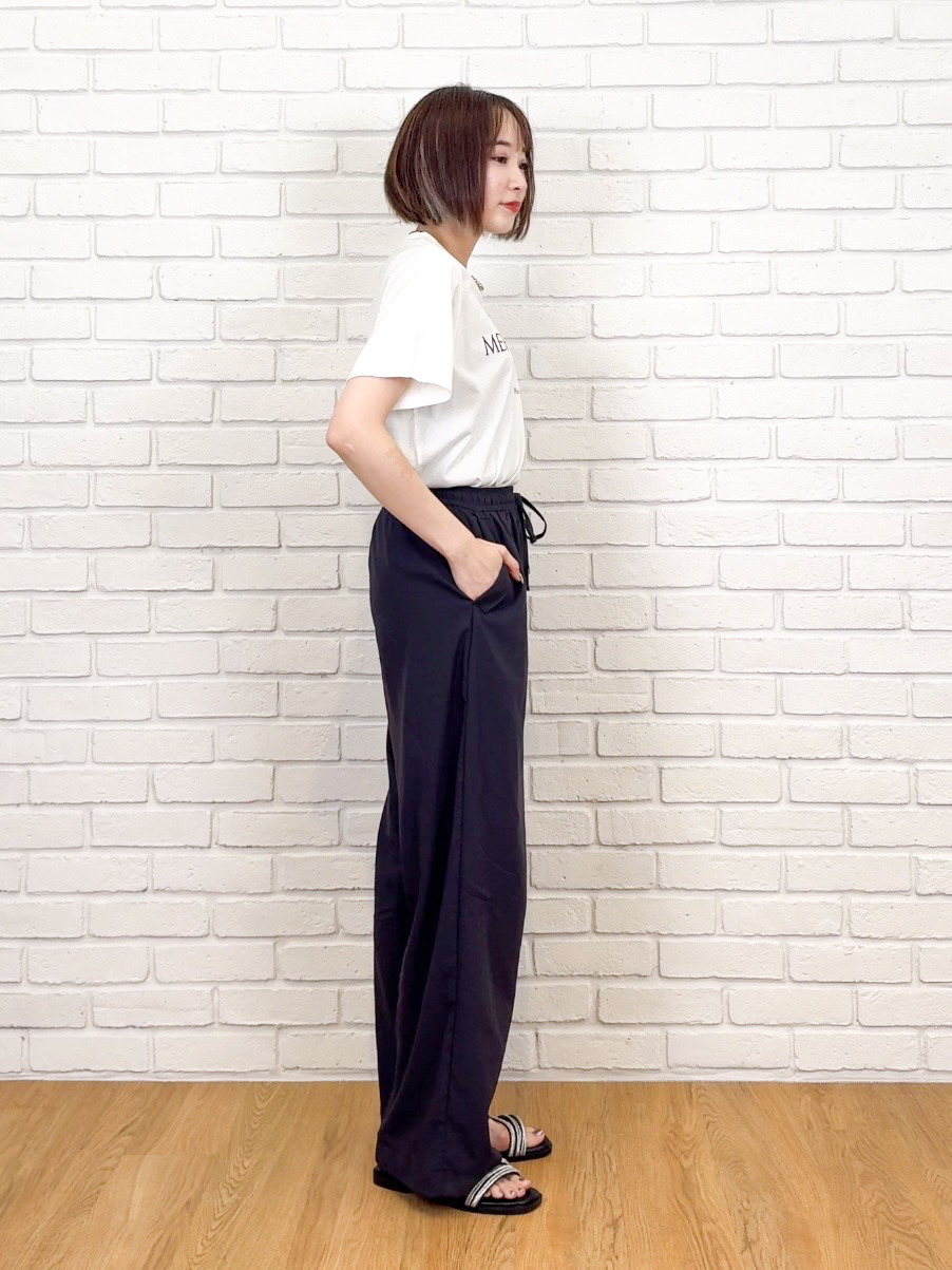 𝐜𝐡𝐢𝐤𝐚さんの「SHOO･LA･RUE｜【洗濯機可/体型カバー】二の腕隠れる ゆるっとドルマンバンドカラーシャツ」を使ったコーディネート