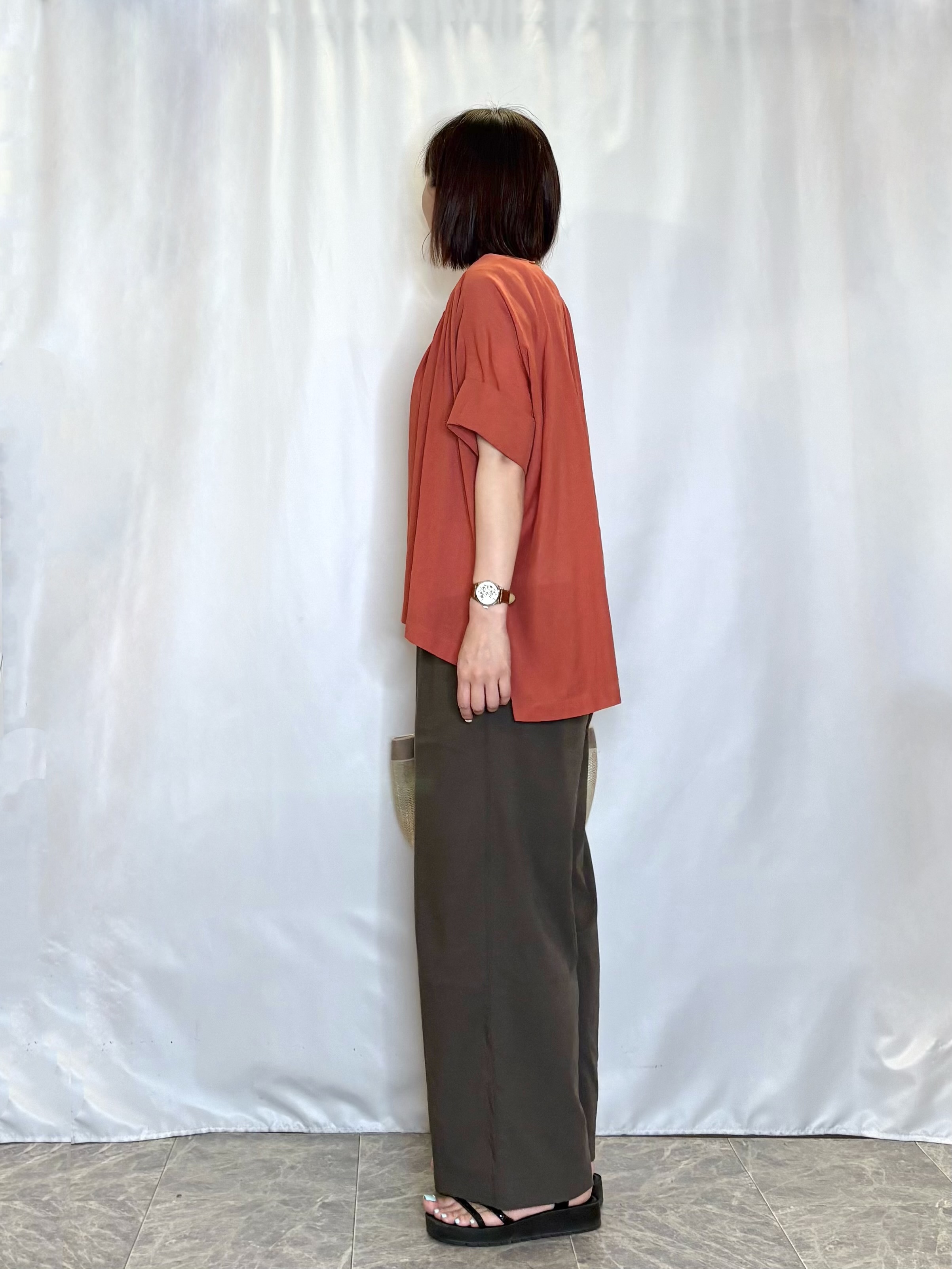 ネリさんの「SHOO･LA･RUE｜【2点セット/洗濯機可】大人の抜け感 インせず決まるリボン付きブラウス＆タンクトップ」を使ったコーディネート
