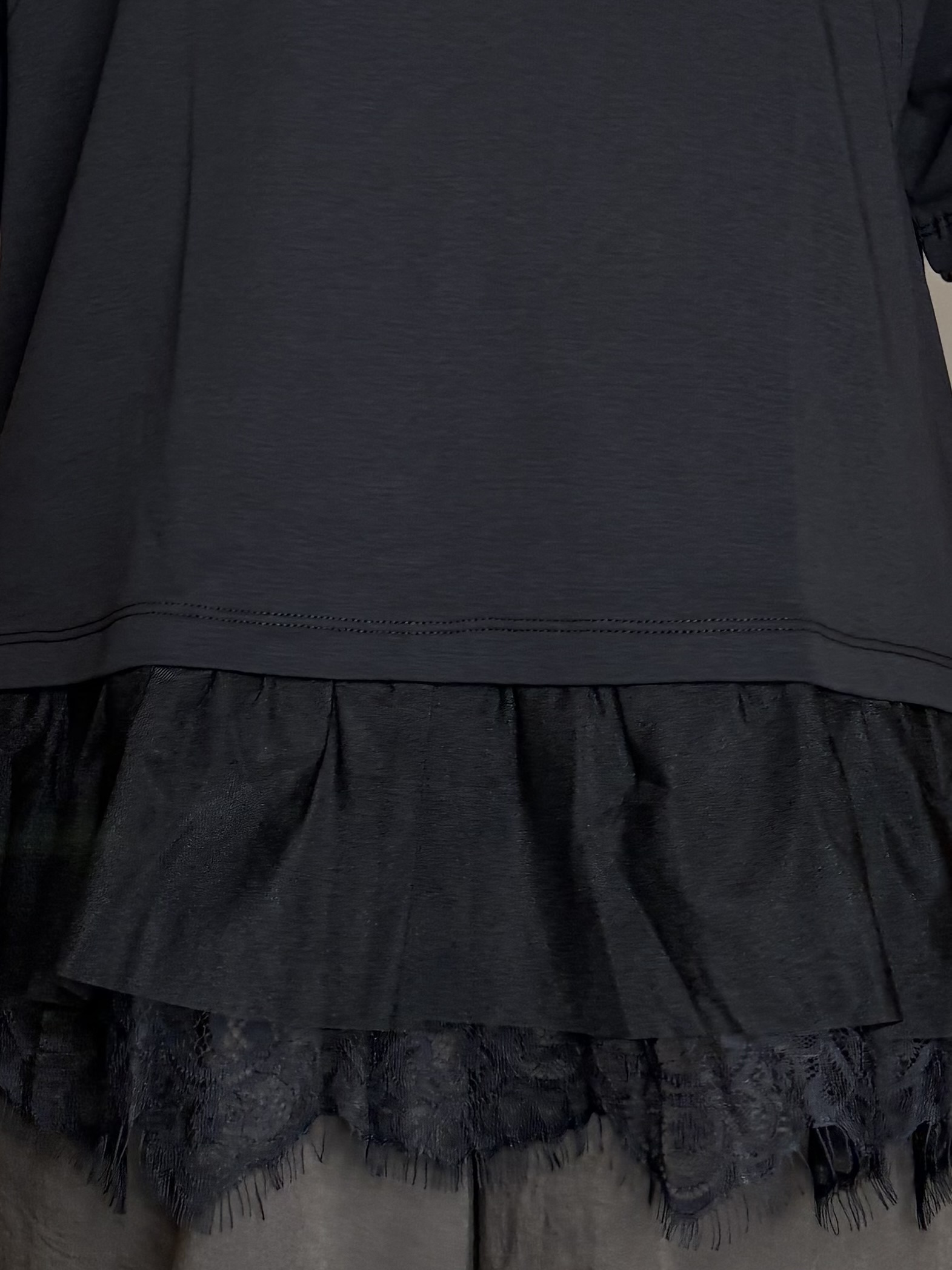 ネリさんの「SHOO･LA･RUE｜【UV/抗菌防臭/S-LL】1枚でサマ見え 裾レースTシャツ」を使ったコーディネート