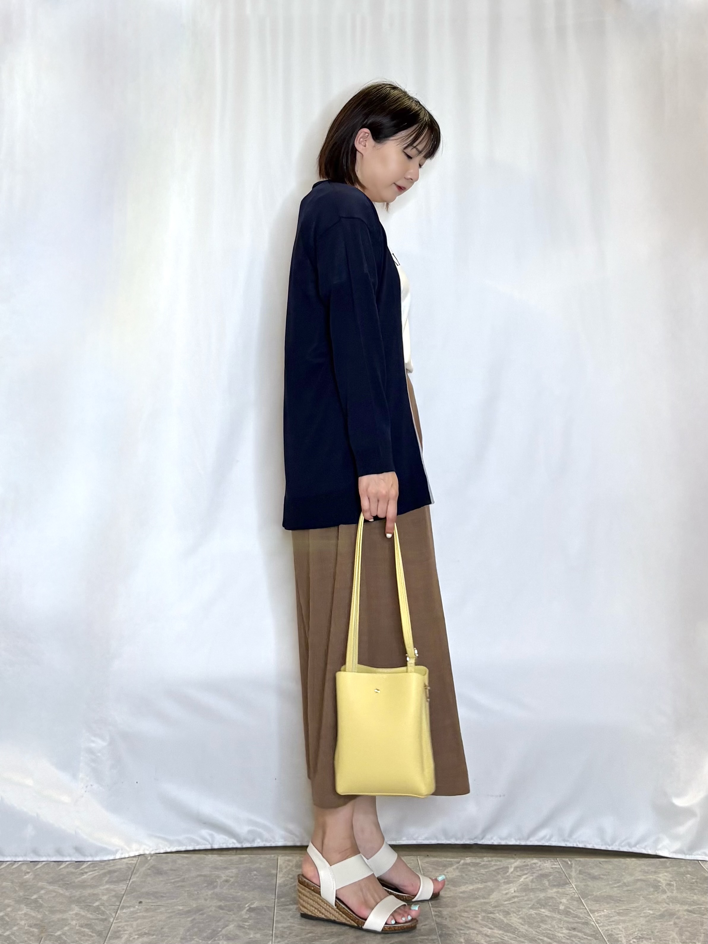 ネリさんの「SHOO･LA･RUE｜【お袖丈選べる/UV/毛玉になりにくい】目を引く配色デザイン ボタンレスミドルカーディガン」を使ったコーディネート