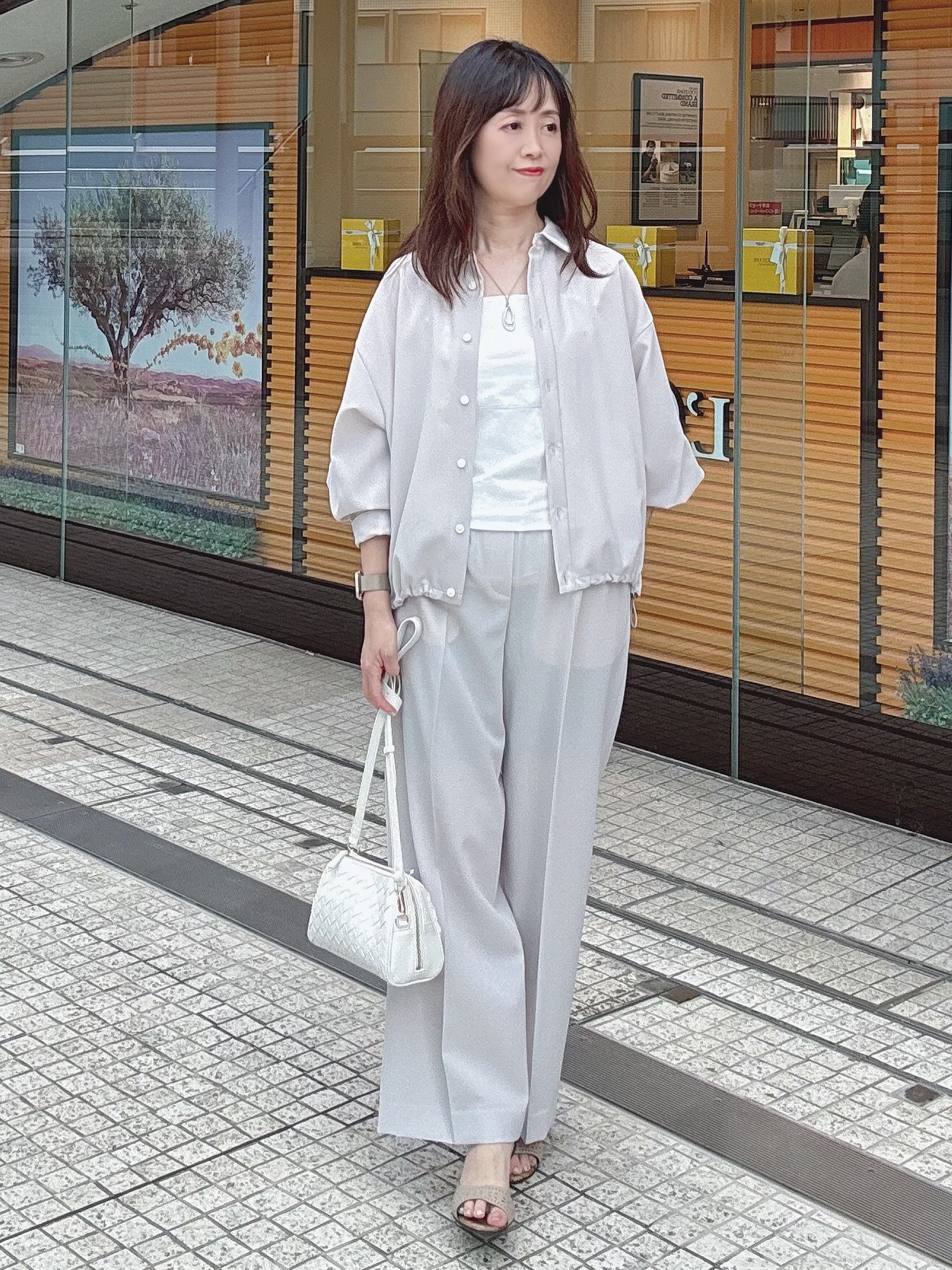 makiさんの「UNTITLED｜【秋羽織り/セットアップ可/UVカット】エアリークールドロストシャツ」を使ったコーディネート