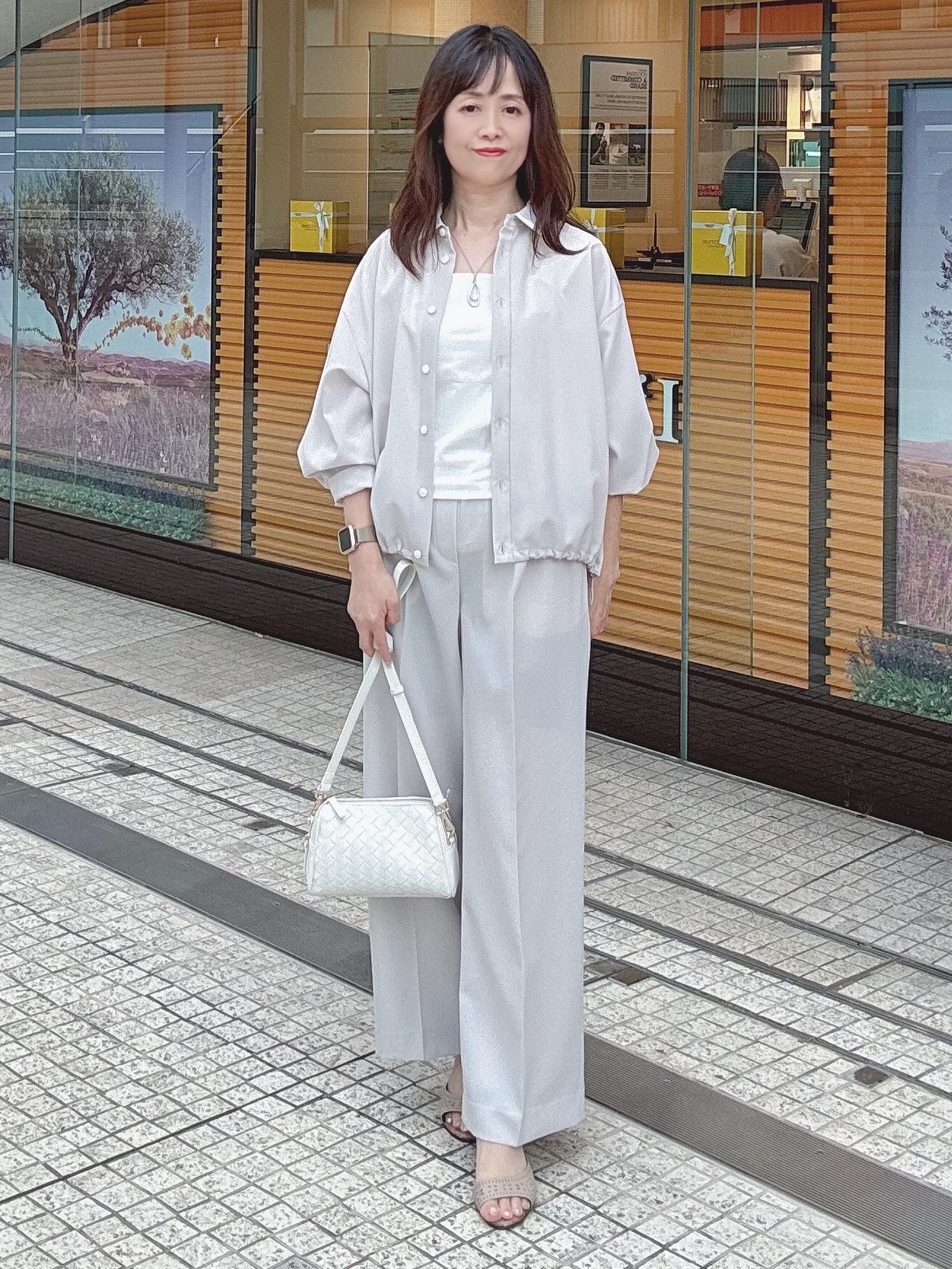 makiさんの「UNTITLED｜【秋羽織り/セットアップ可/UVカット】エアリークールドロストシャツ」を使ったコーディネート