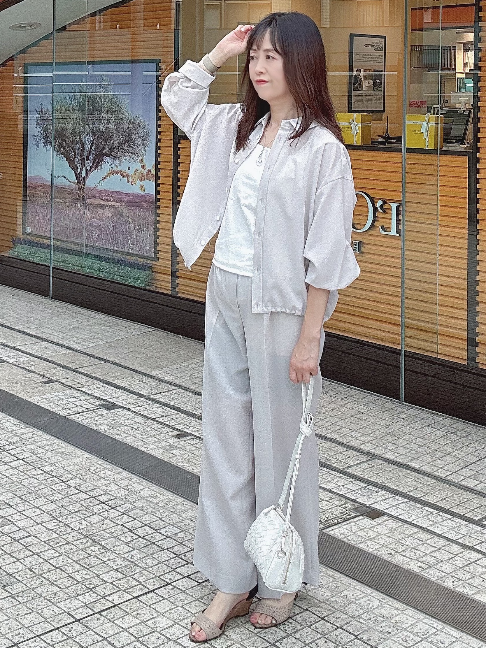 makiさんの「UNTITLED｜【秋羽織り/セットアップ可/UVカット】エアリークールドロストシャツ」を使ったコーディネート