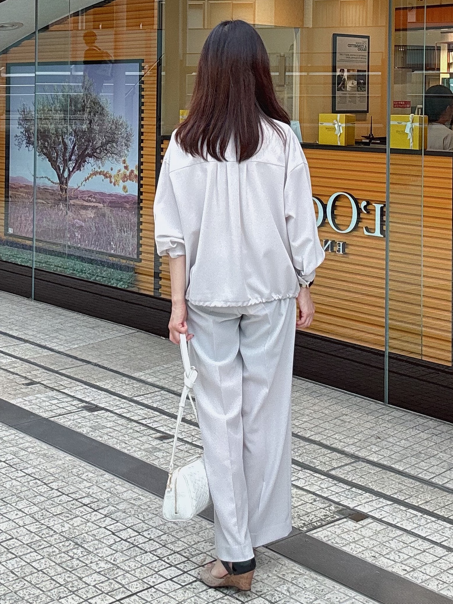 makiさんの「UNTITLED｜【秋羽織り/セットアップ可/UVカット】エアリークールドロストシャツ」を使ったコーディネート