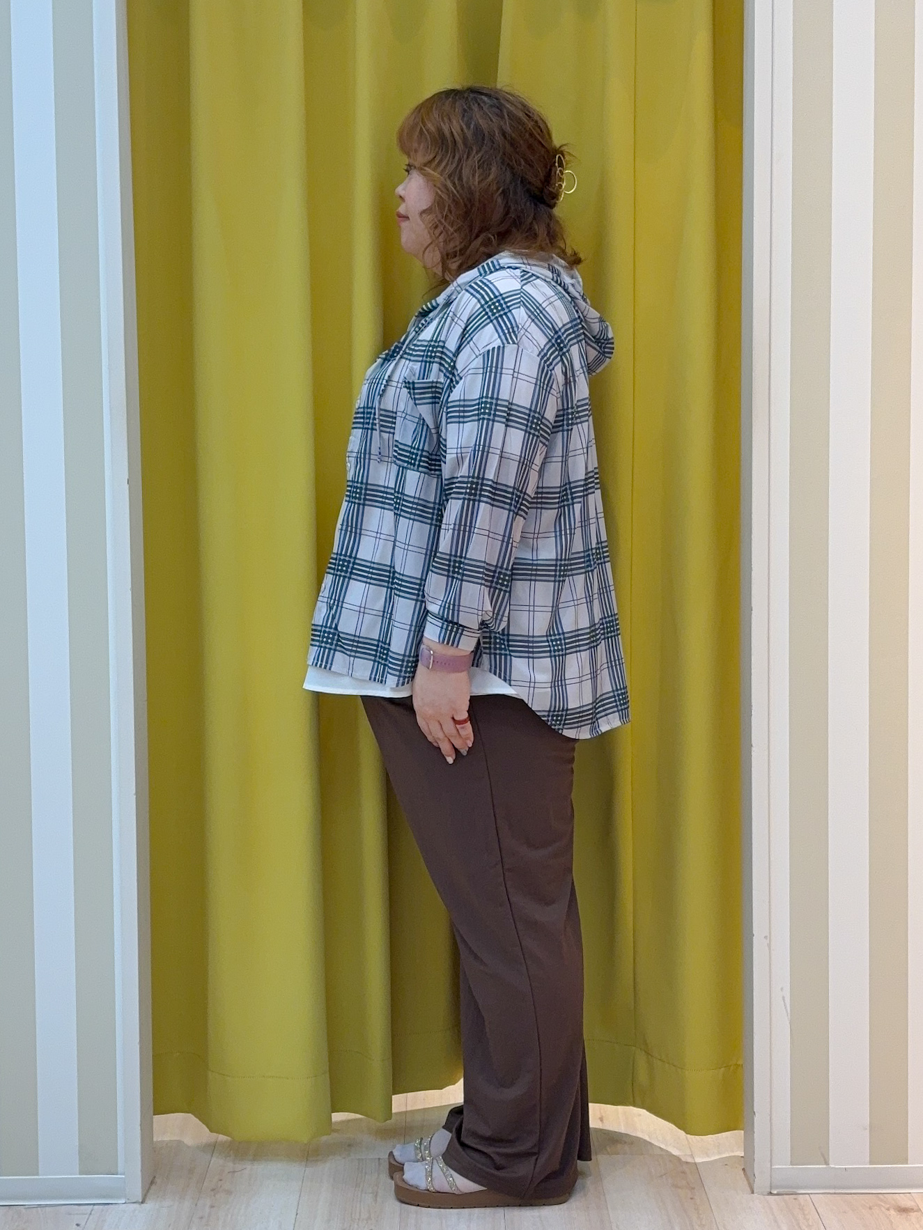 kotoさんさんの「SHOO･LA･RUE｜【洗濯機可/体型カバー】程よい透け感の ゆるシア―シャツパーカ」を使ったコーディネート