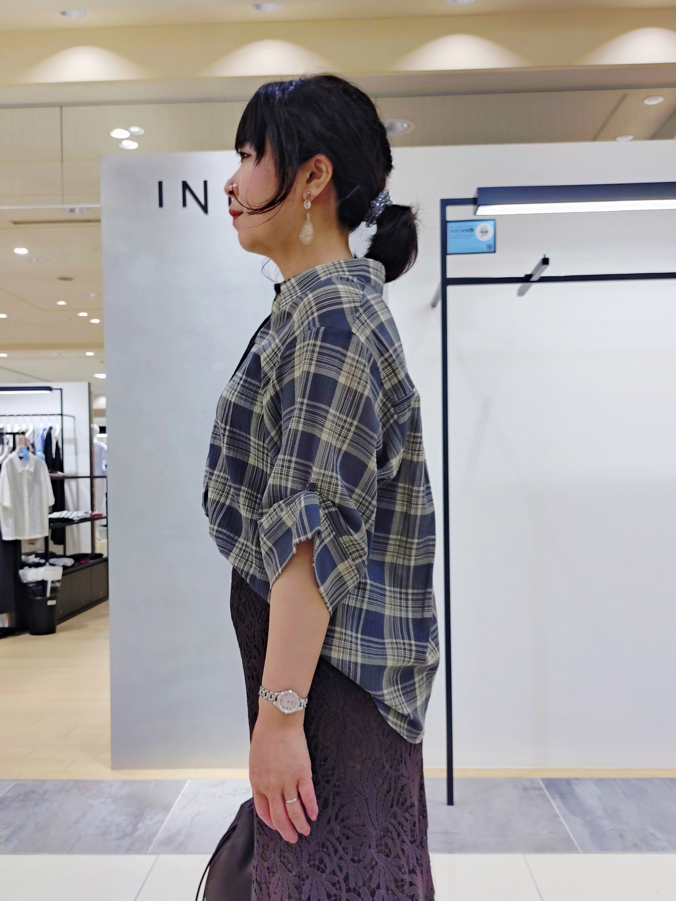 TOMOMIさんの「INDIVI｜【洗える／トレンド】リーフ柄レーススカート」を使ったコーディネート