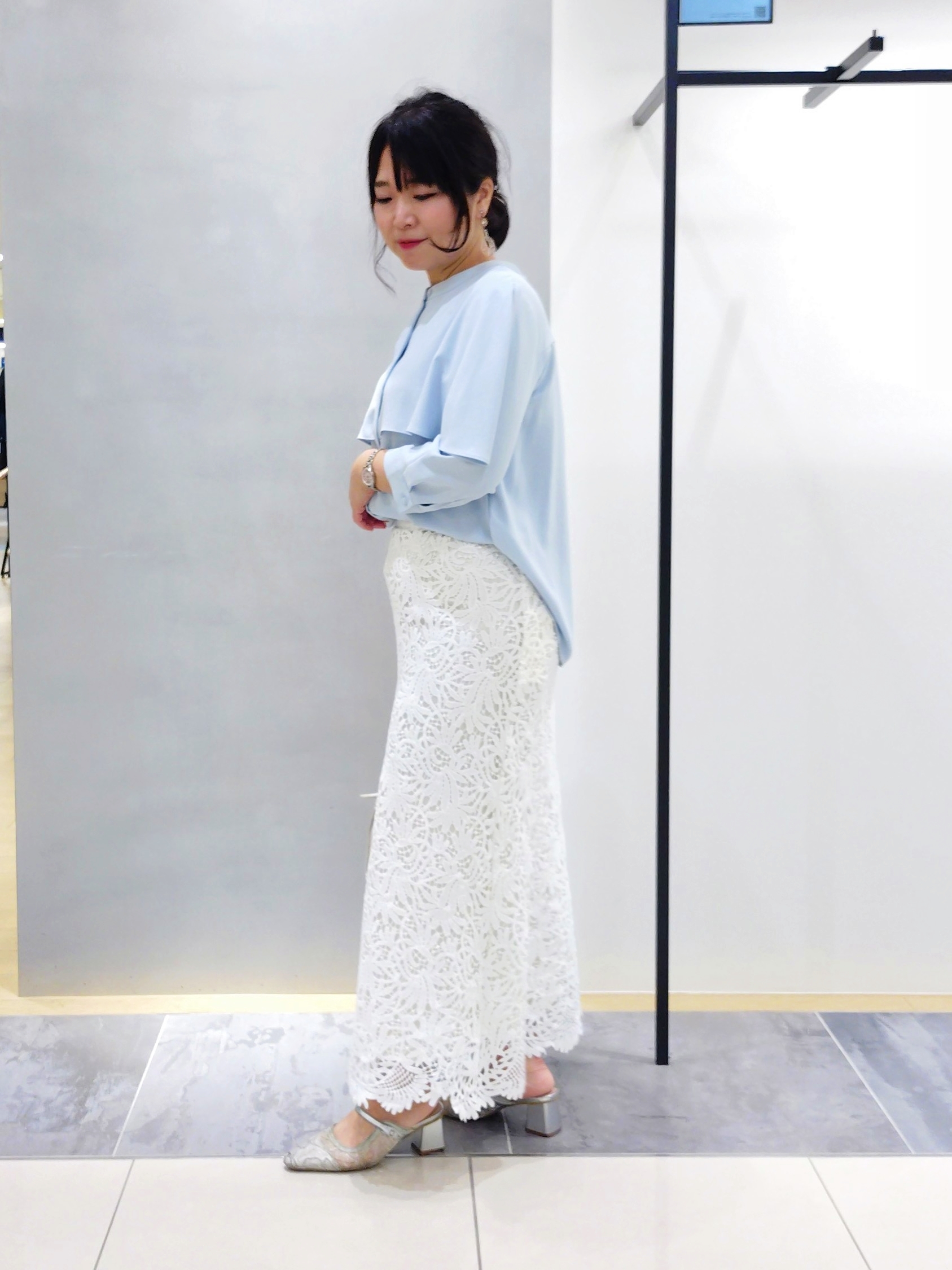 TOMOMIさんの「INDIVI｜【接触冷感/UVケア/夏羽織り/着る日傘】ケープ風ブラウス」を使ったコーディネート